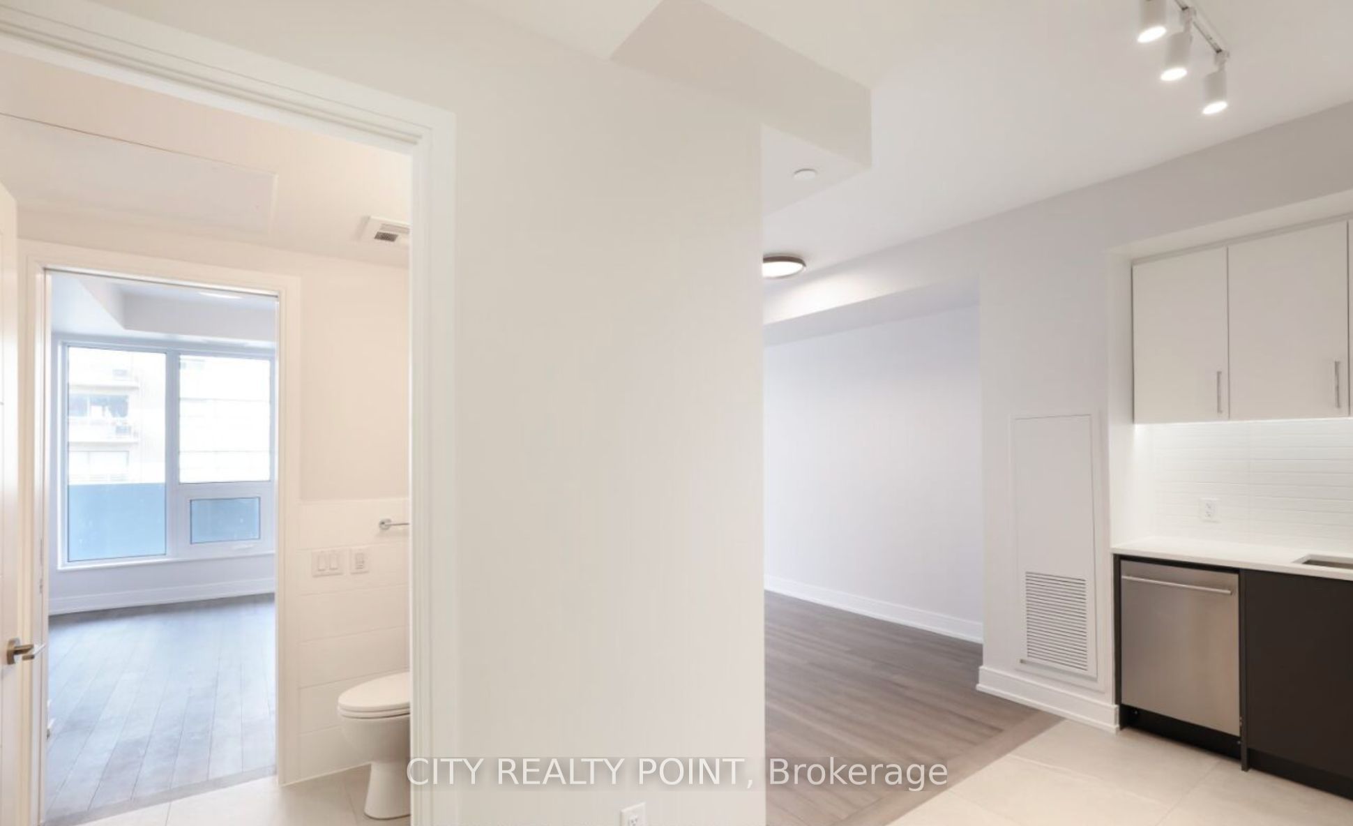 2525 Bathurst Street 1010, Toronto, ON M6B 2Y9 photo 3
