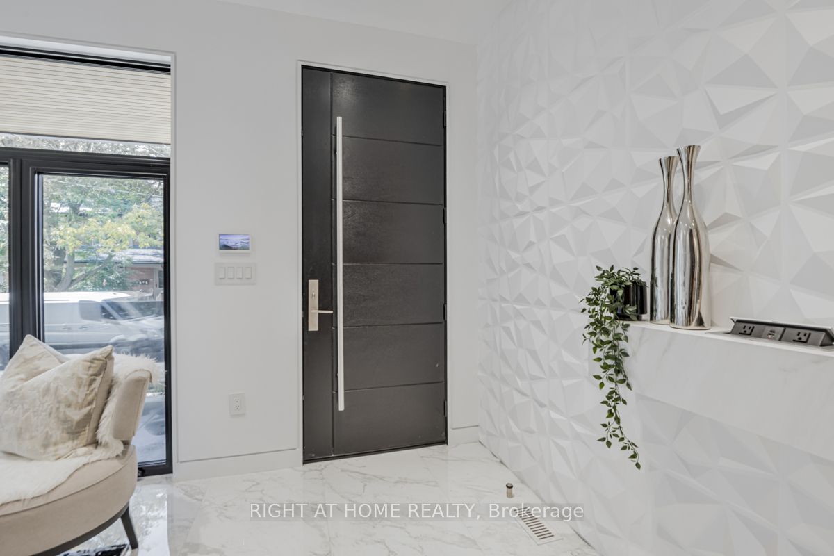 675 Huron Street, Toronto, ON M5R 2R8 photo 3