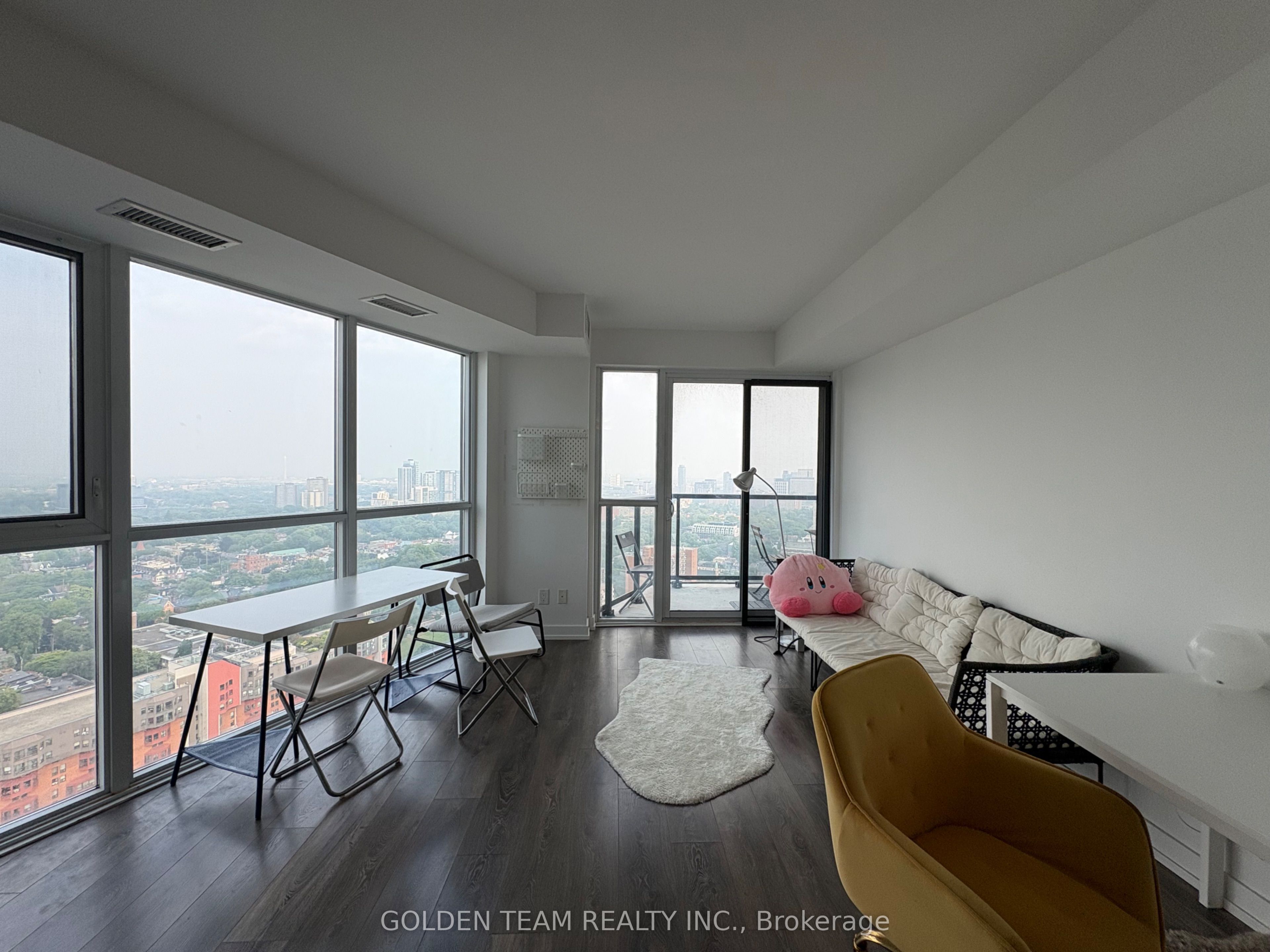159 Wellesley Street E 2704, Toronto, ON M4Y 0H5 photo 2