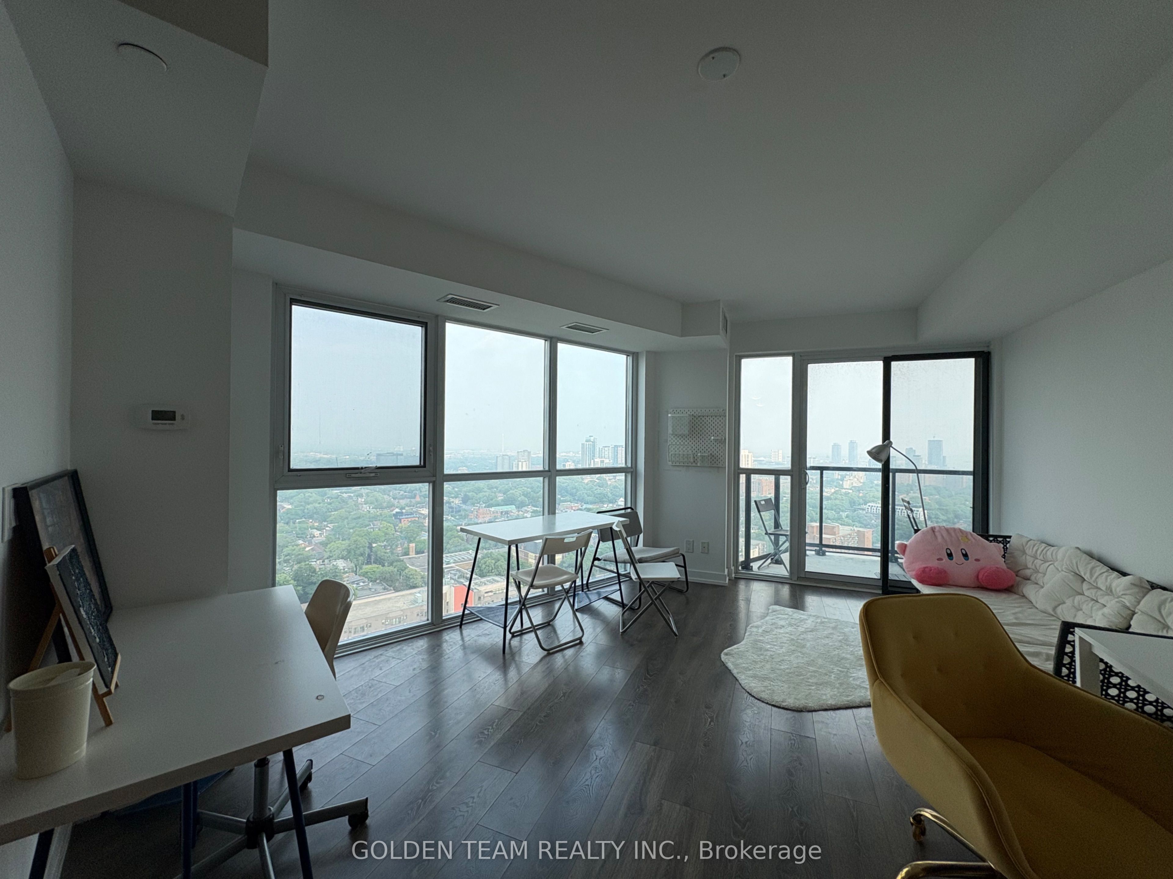 159 Wellesley Street E 2704, Toronto, ON M4Y 0H5 photo 3