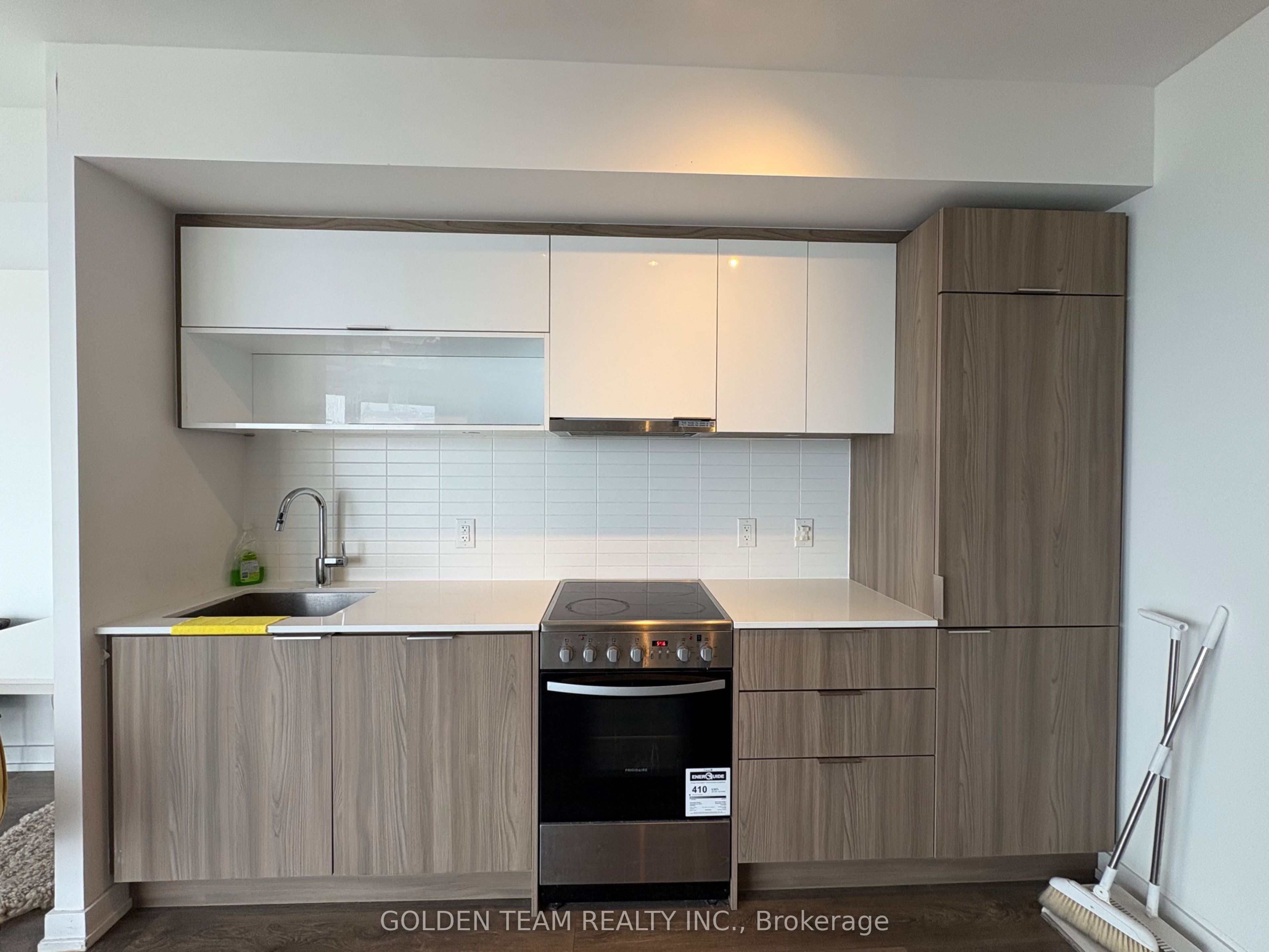 159 Wellesley Street E 2704, Toronto, ON M4Y 0H5 photo 4