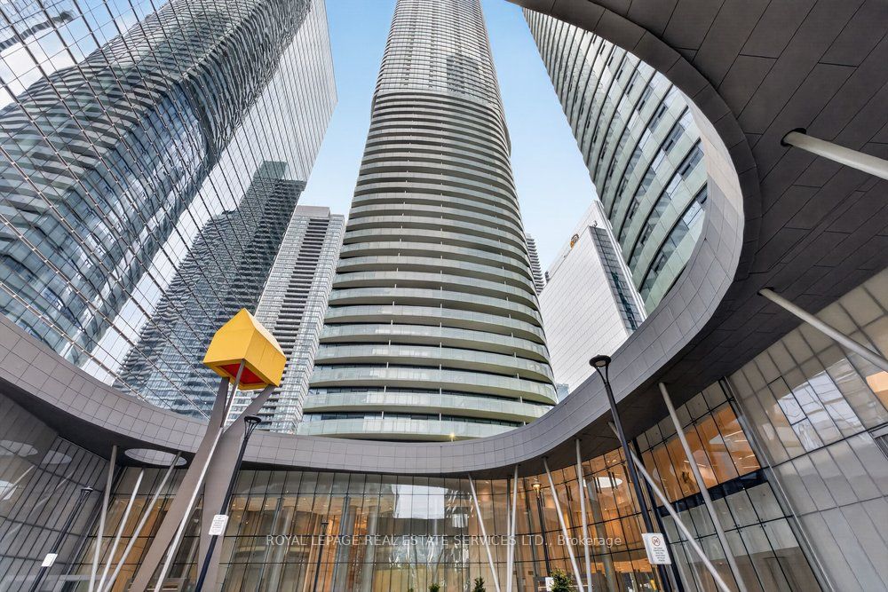 14 York Street 1804, Toronto, ON M5J 0B1