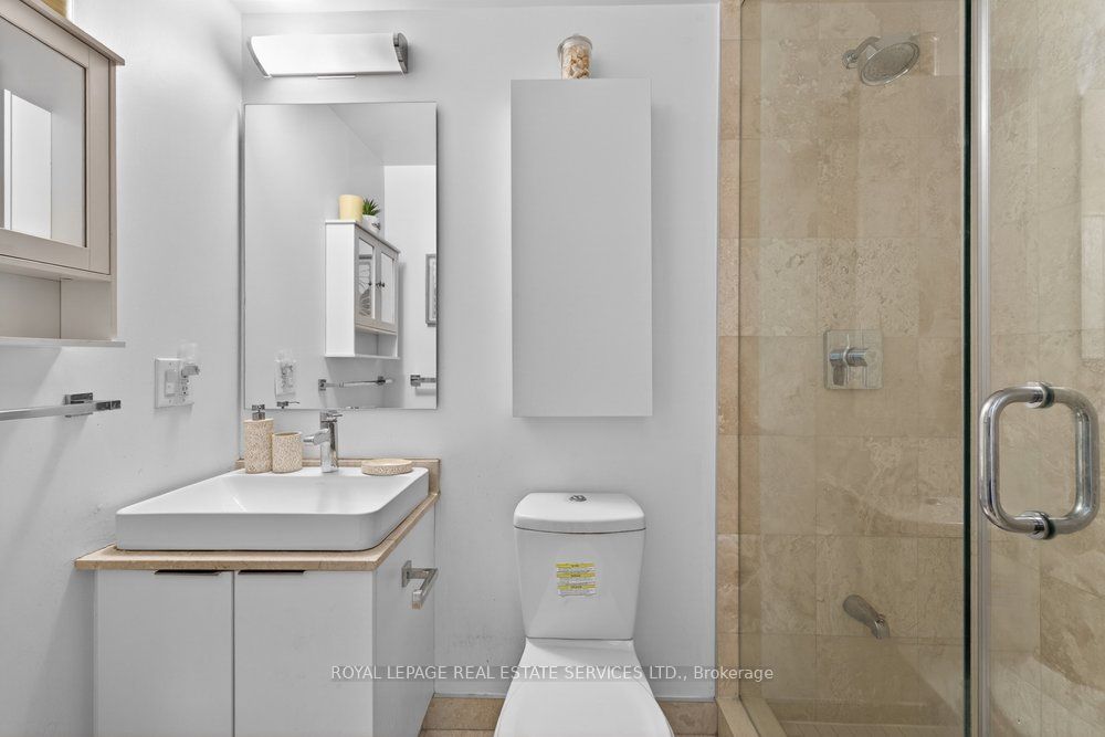 14 York Street 1804, Toronto, ON M5J 0B1 photo 5