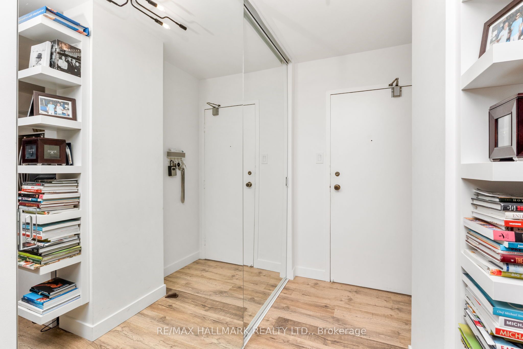 212 St George Street 203, Toronto, ON M5R 2N5 photo 4