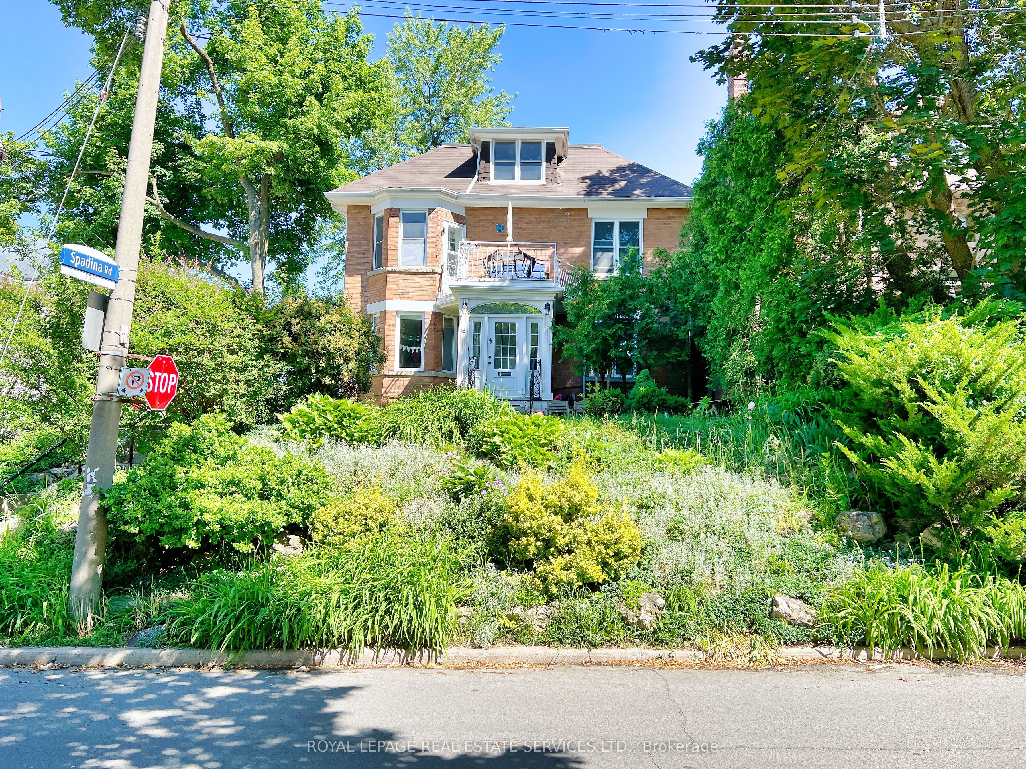 18 Shorncliffe Avenue, Toronto, ON M4V 1T1 photo 2