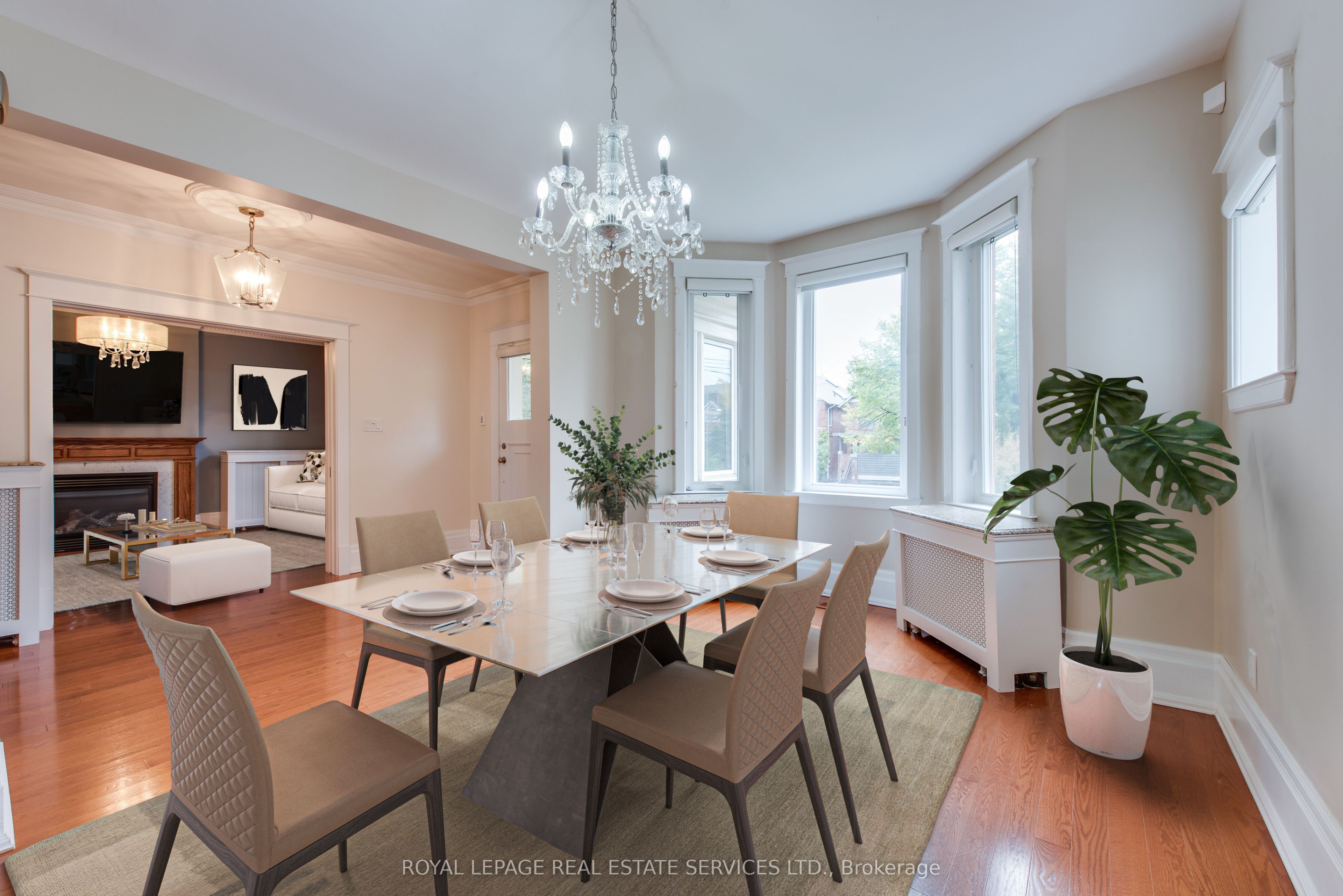18 Shorncliffe Avenue, Toronto, ON M4V 1T1 photo 4