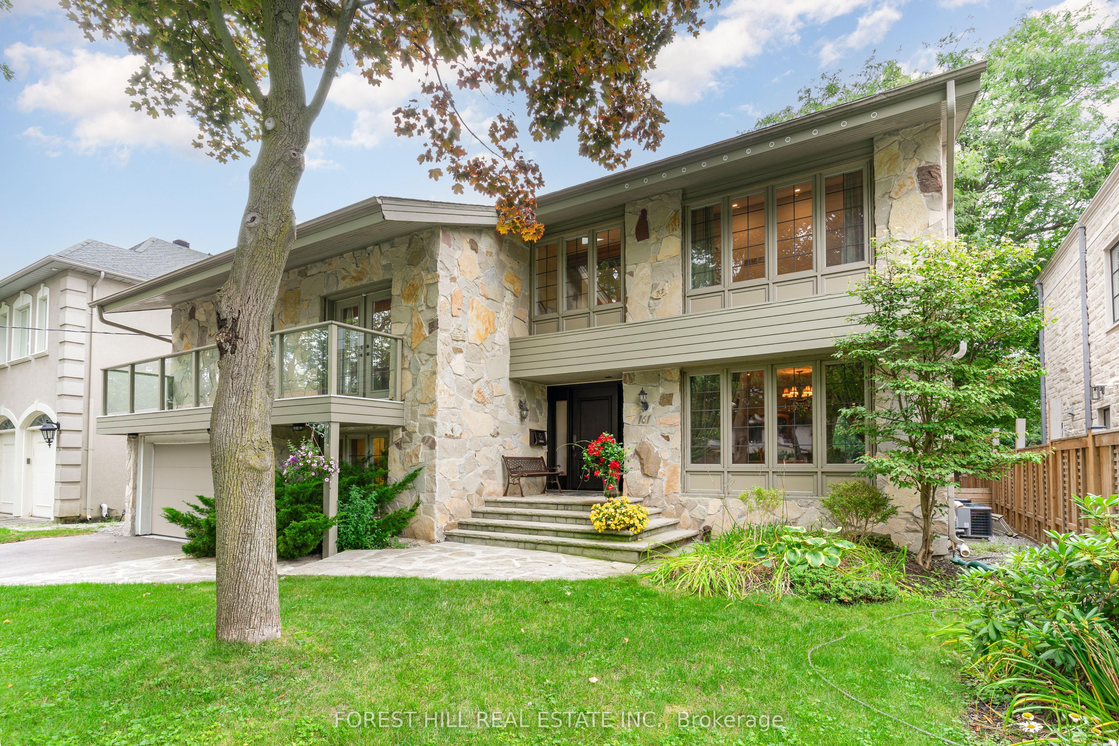 161 Owen Boulevard, Toronto, ON M2P 1G8 photo 2