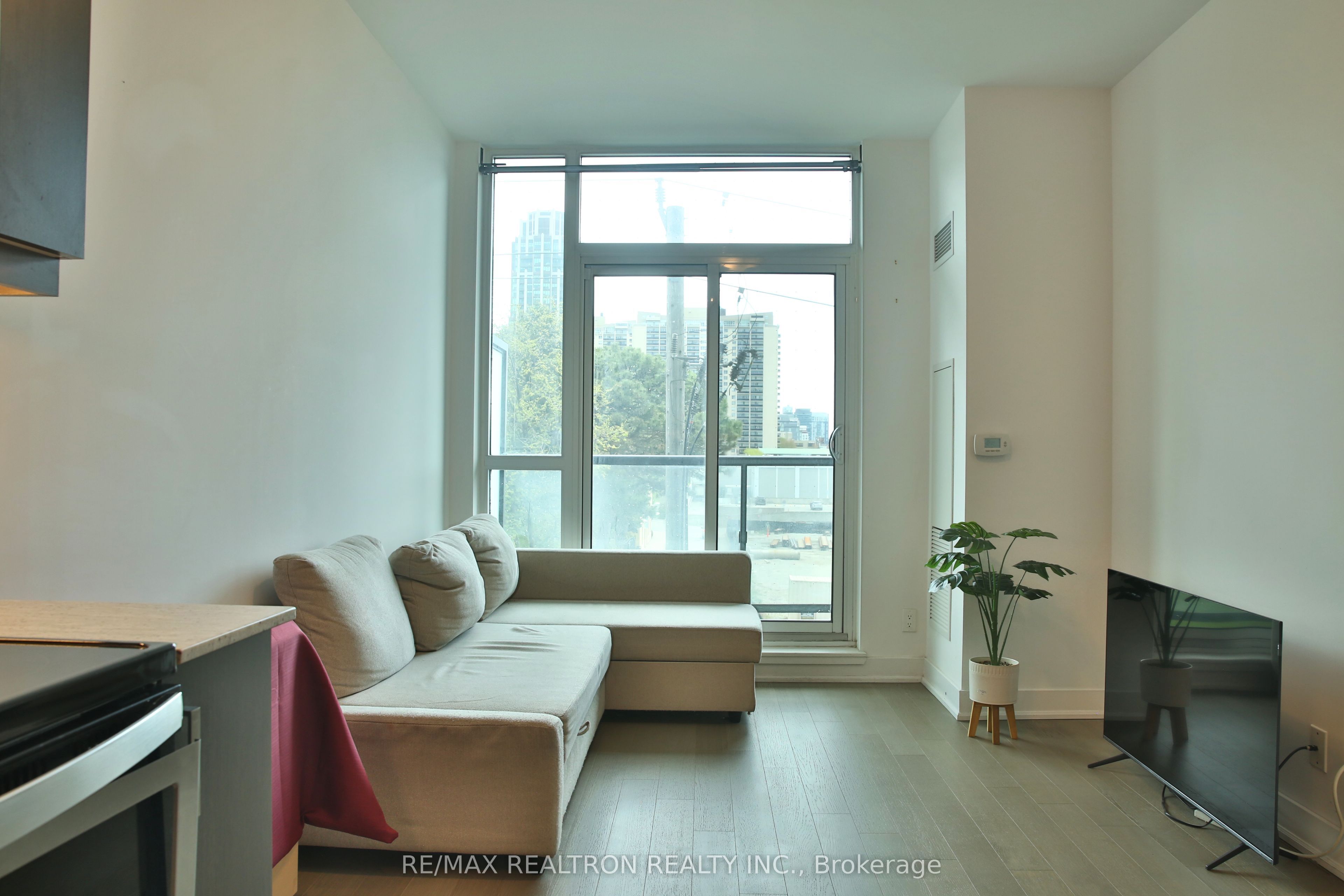 1486 Bathurst Street 303, Toronto, ON M5P 3G9 photo 2