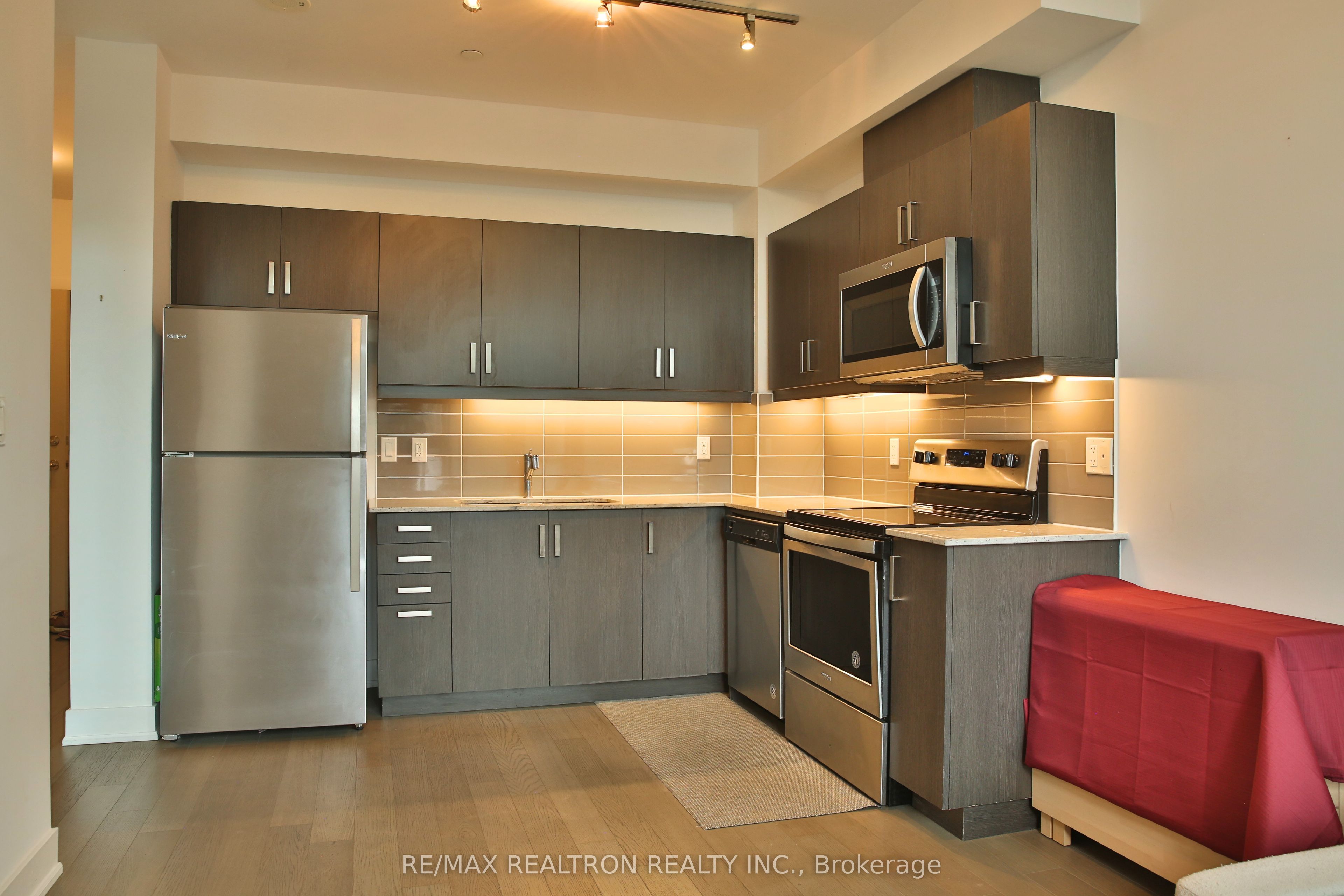 1486 Bathurst Street 303, Toronto, ON M5P 3G9 photo 4