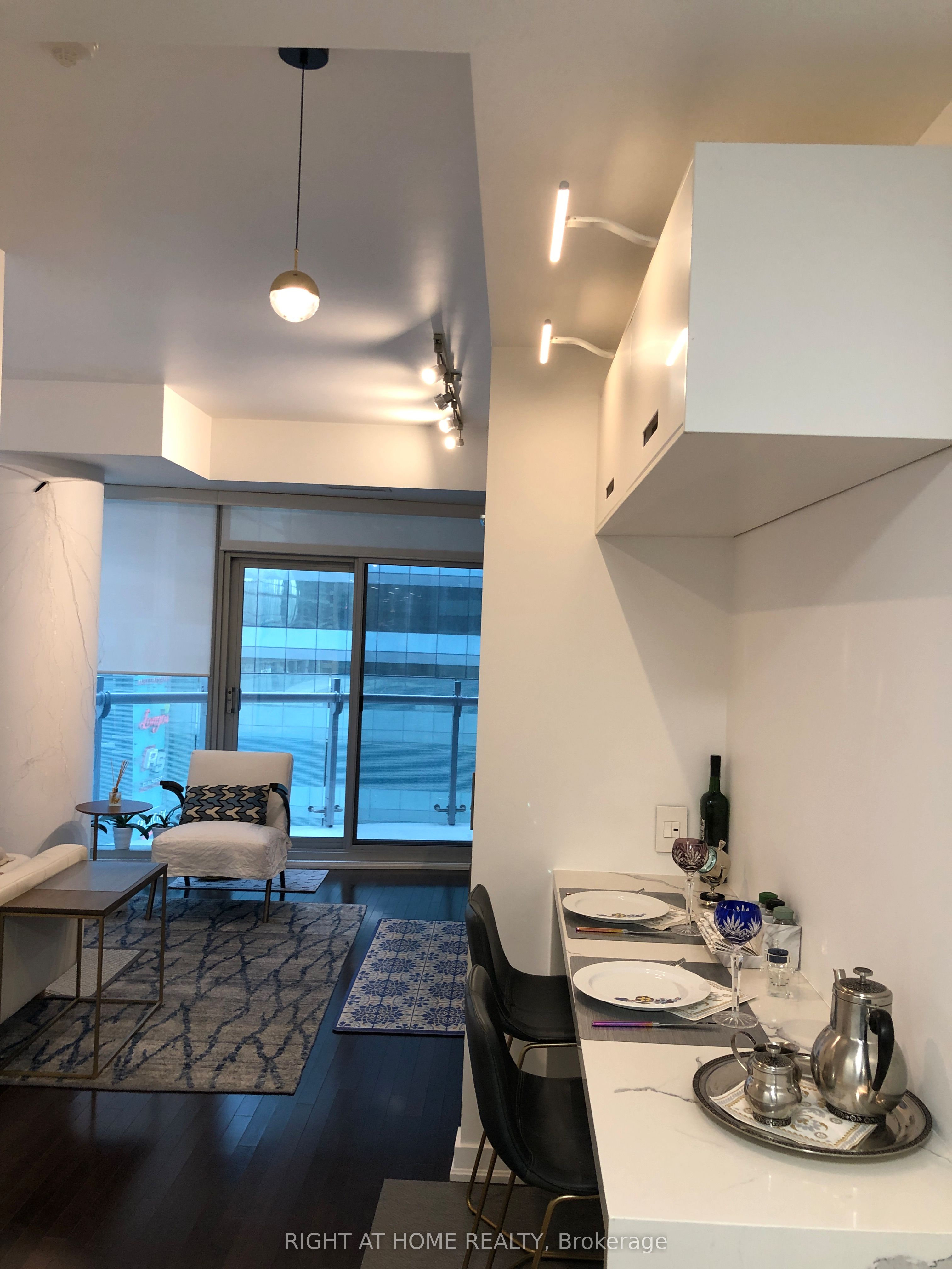 14 York Street 511, Toronto, ON M5J 0B1 photo 4