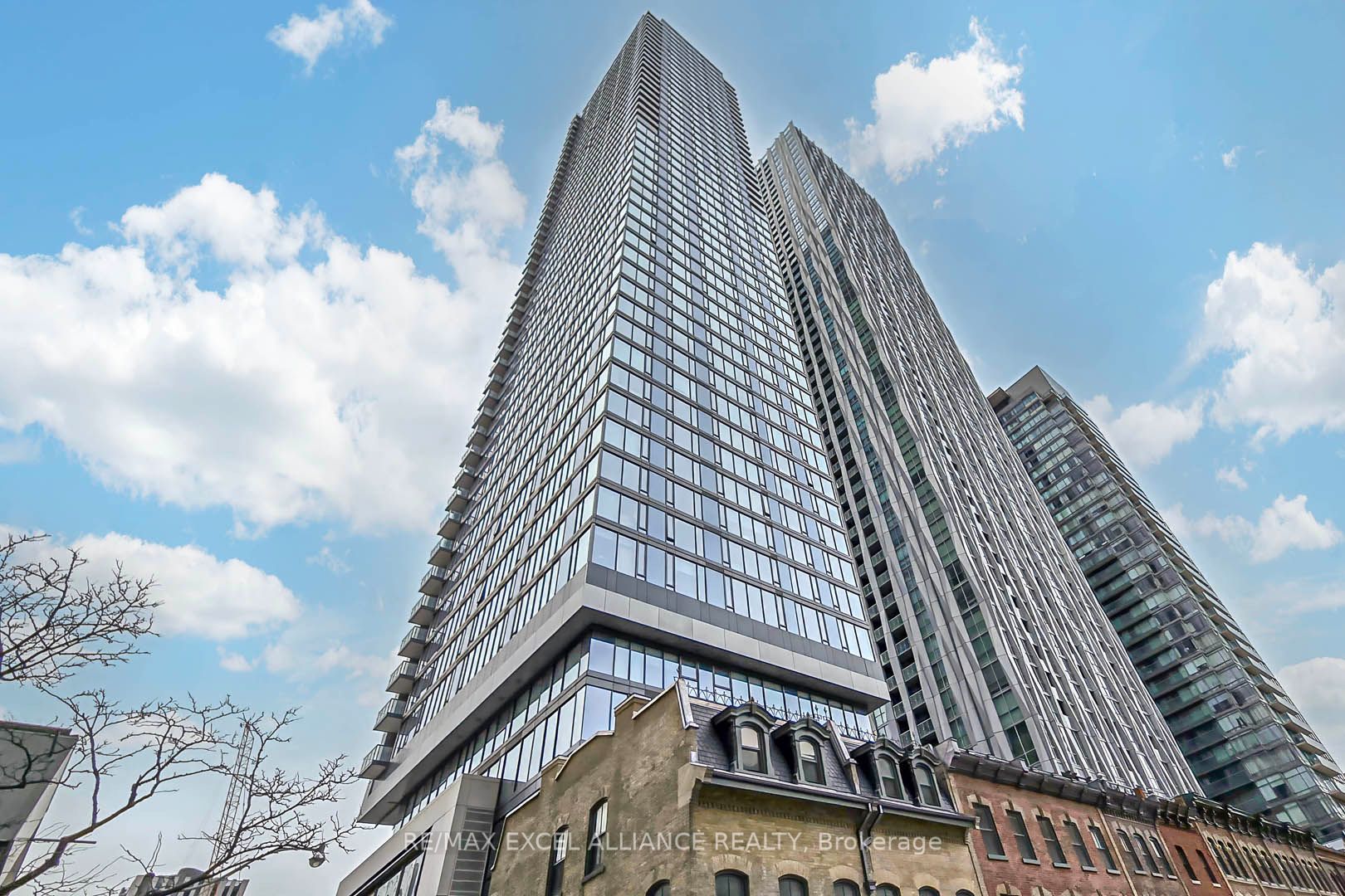 8 Cumberland Street 2302, Toronto, ON M4W 0B6 photo 2