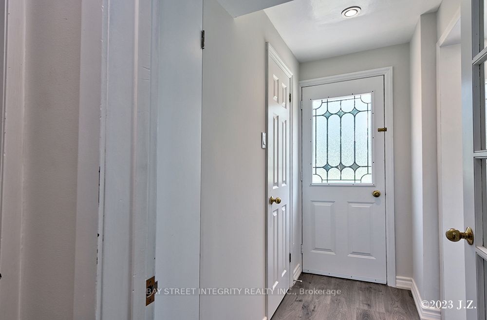 27 Heathview Avenue Lower, Toronto, ON M2K 2C2 photo 3