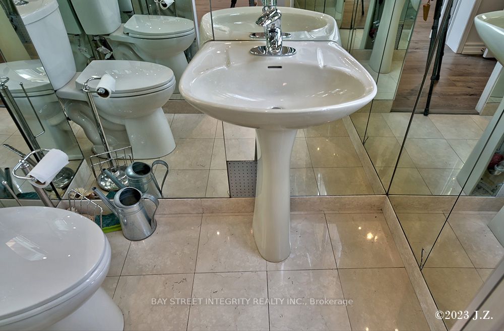 27 Heathview Avenue Lower, Toronto, ON M2K 2C2 photo 4