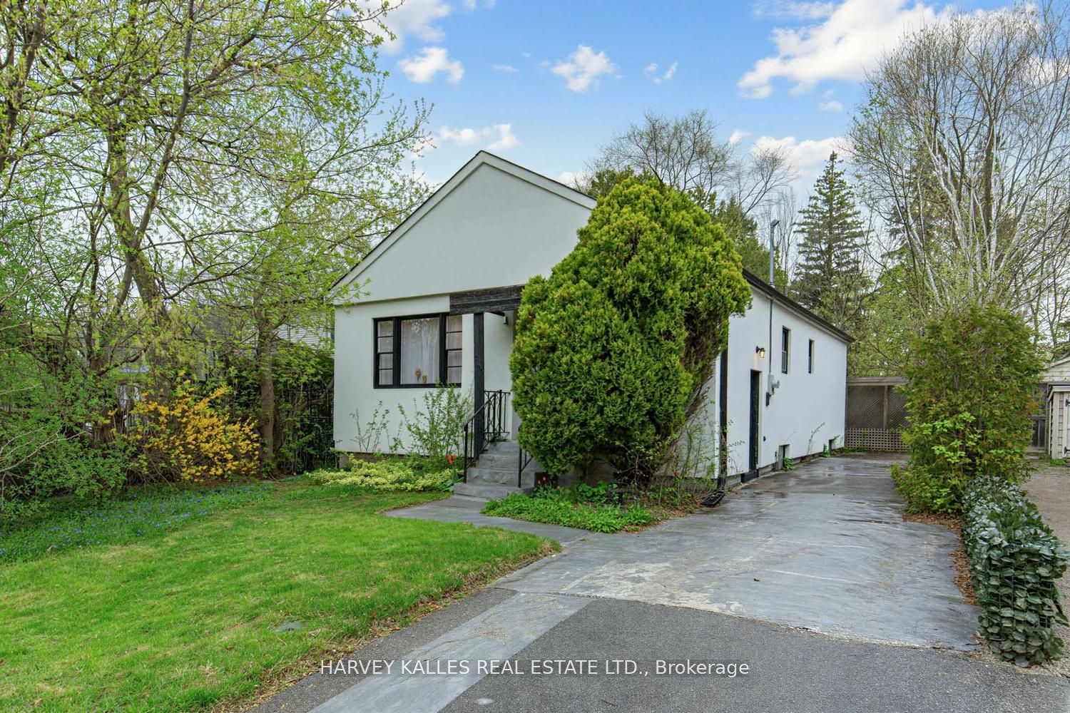246 Burnett Avenue, Toronto, ON M2N 1V8