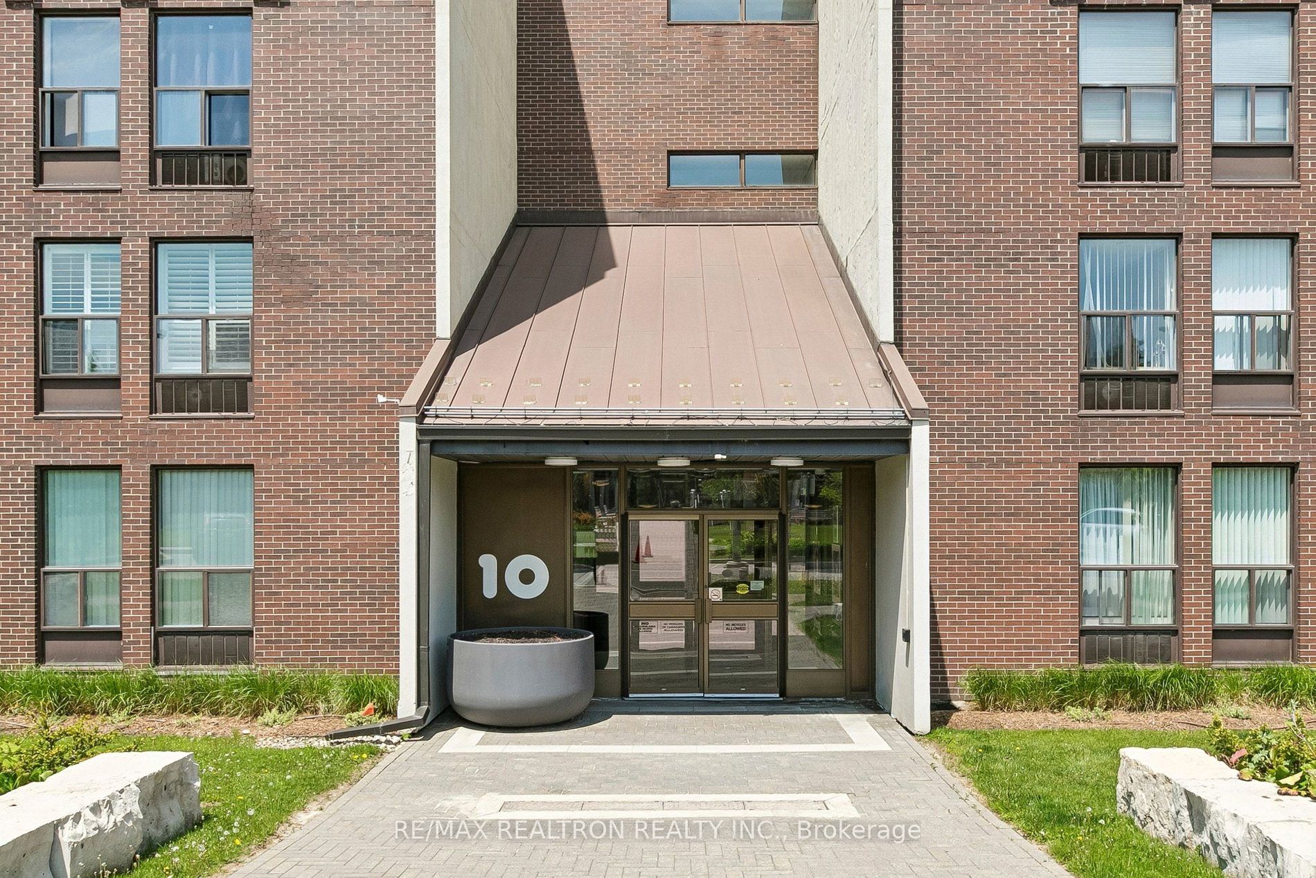 10 Fashion Roseway N/A 306, Toronto, ON M2N 6B6 photo 2