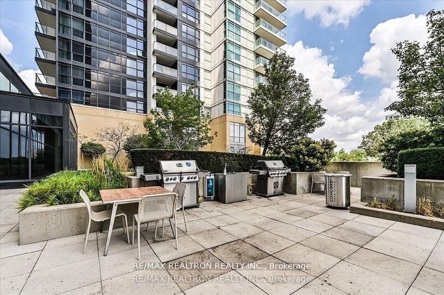 15 Singer Court 1110, Toronto, ON M2K 0B4 photo 4