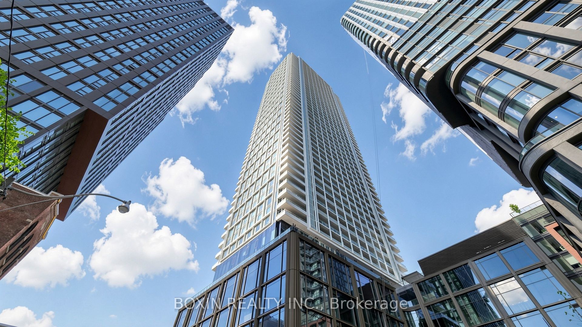 88 Queen Street 4303, Toronto, ON M5C 0B6