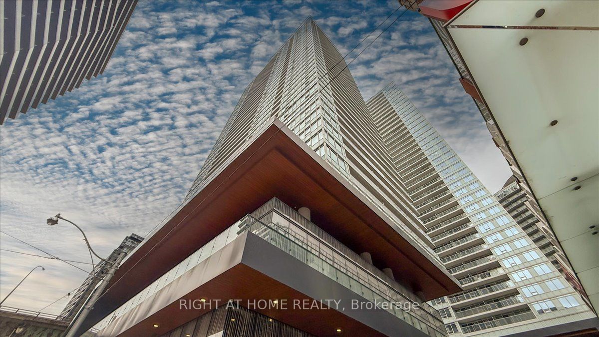 19 Bathurst Street 3011, Toronto, ON M5V 0N2