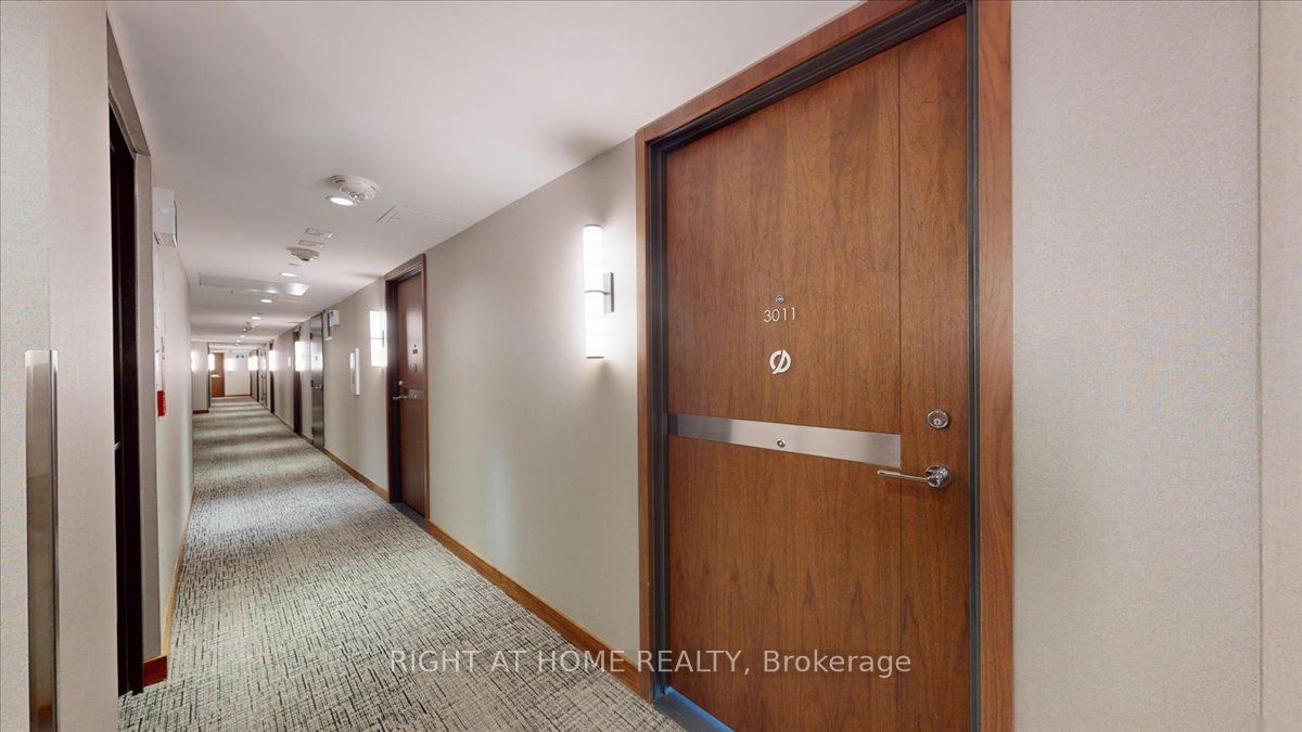 19 Bathurst Street 3011, Toronto, ON M5V 0N2 photo 2