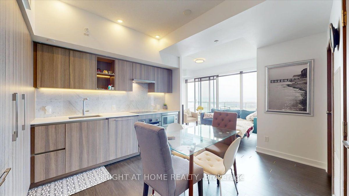 19 Bathurst Street 3011, Toronto, ON M5V 0N2 photo 3