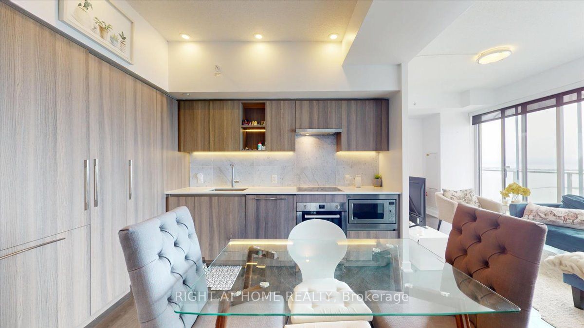 19 Bathurst Street 3011, Toronto, ON M5V 0N2 photo 5
