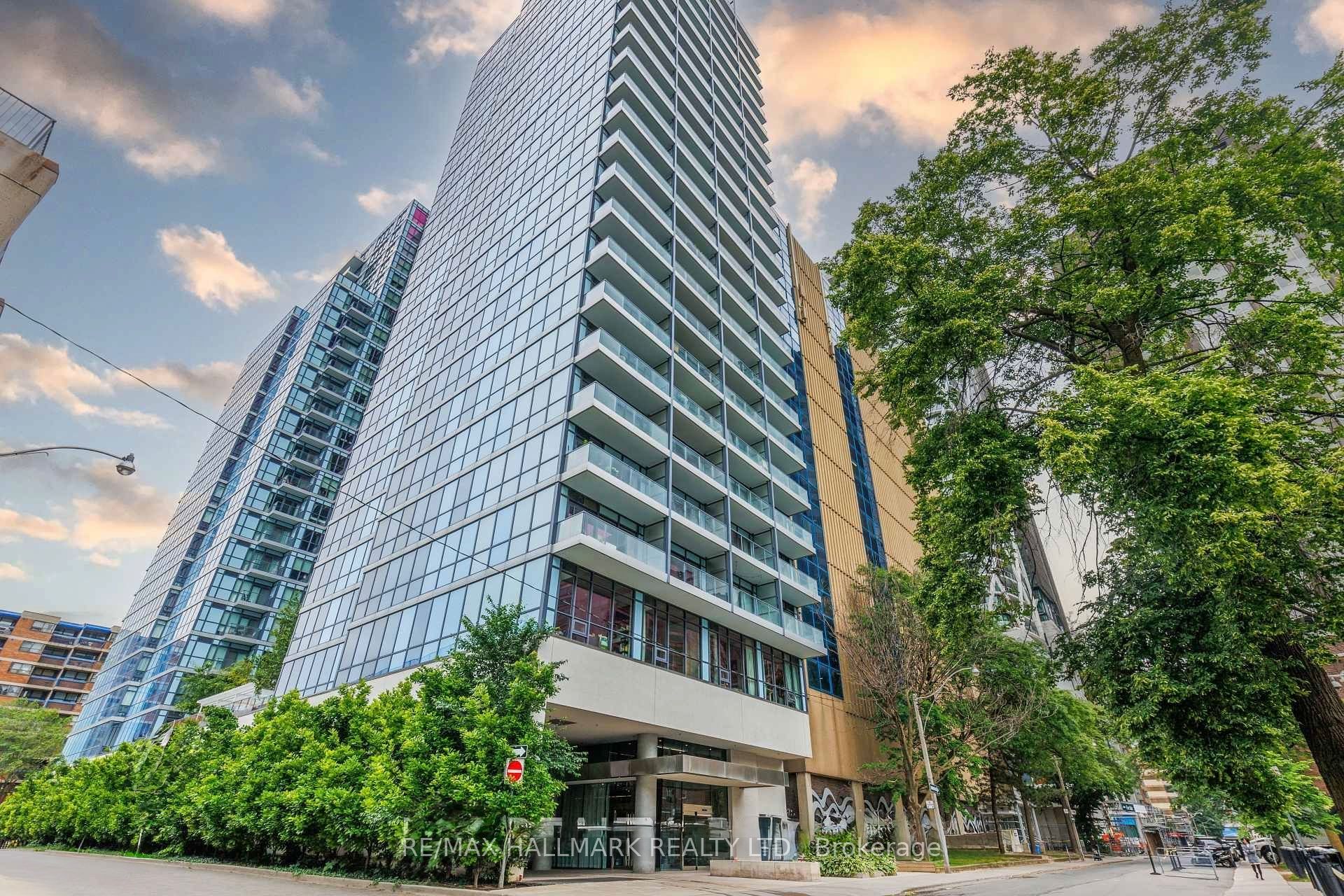 210 Simcoe Street E 1210, Toronto, ON M5T 2W5 photo 2