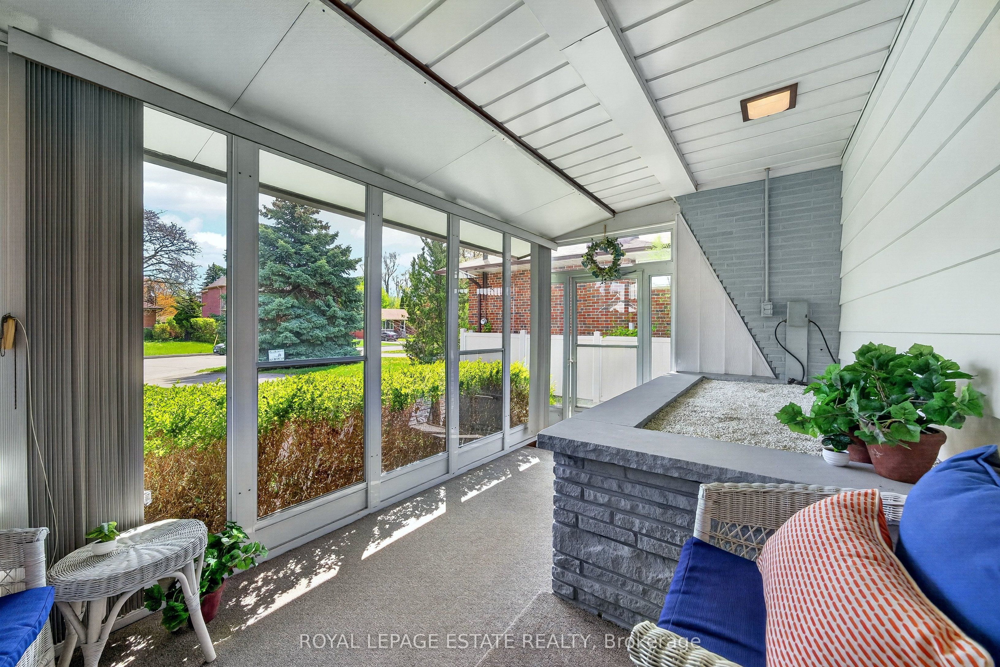 8 Wallbridge Court, Toronto, ON M2R 1W1 photo 4