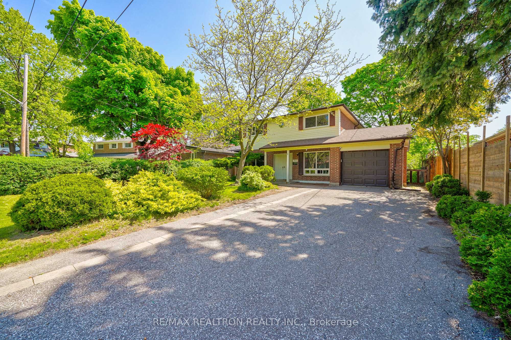 50 Axsmith Crescent, Toronto, ON M2J 3K3