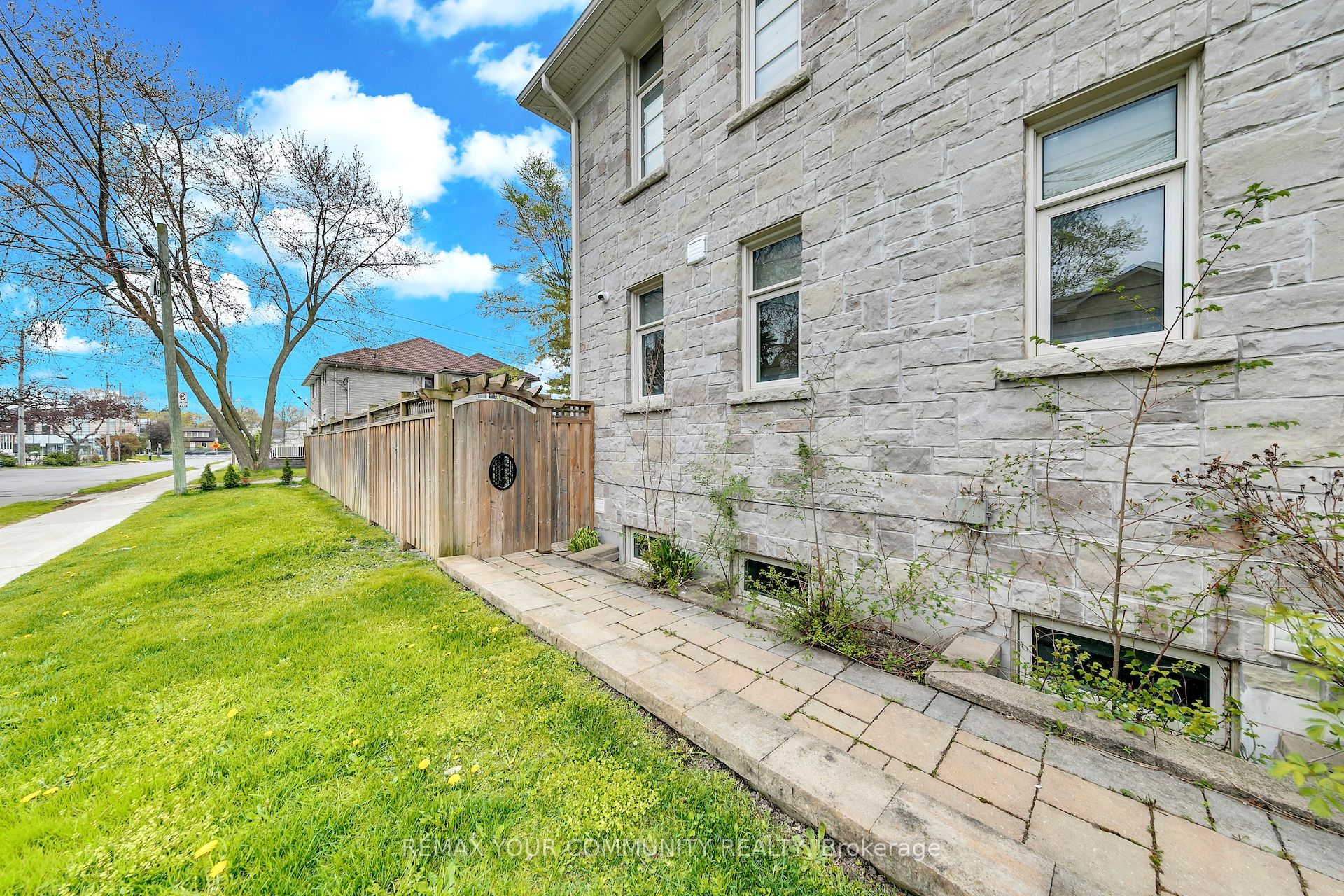 179 greenfield Avenue, Toronto, ON M2N 3E1 photo 3