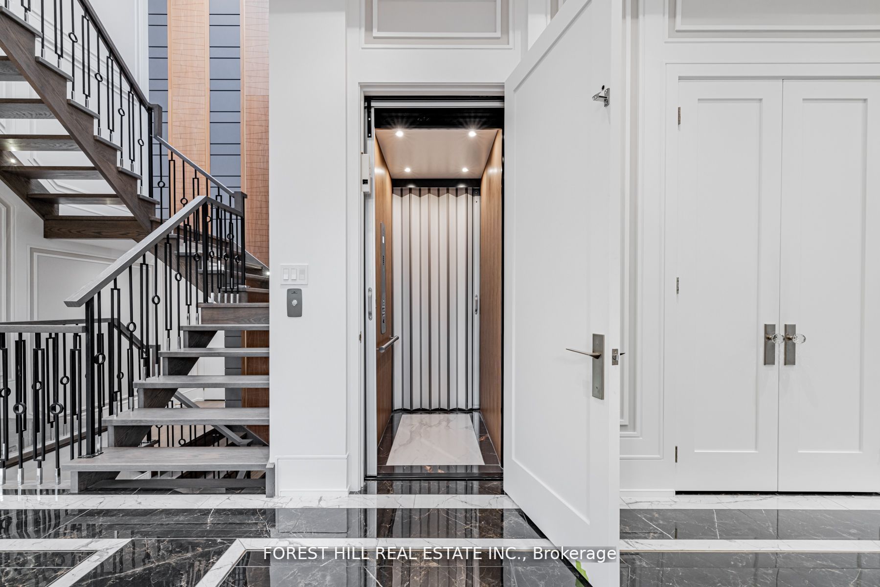 49 Ravenscroft Circle, Toronto, ON M2K 1K1 photo 2
