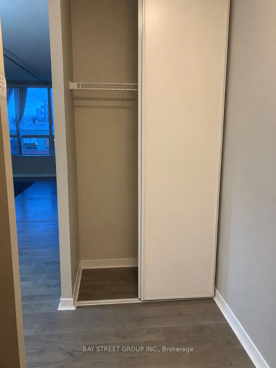 284 Bloor Street W 902, Toronto, ON M5S 3B8