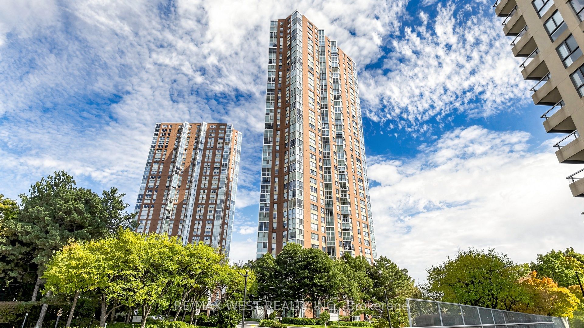 5 Concorde Place 1302, Toronto, ON M3C 3M8