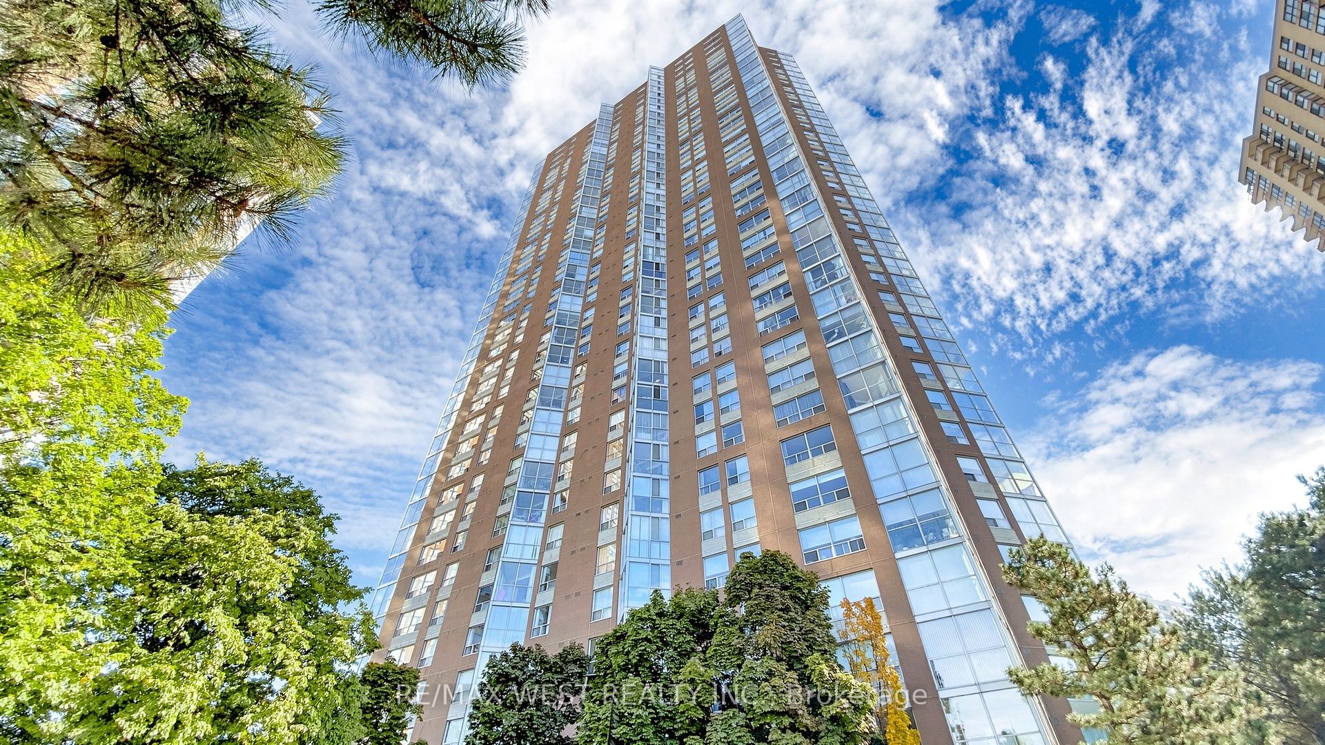 5 Concorde Place 1302, Toronto, ON M3C 3M8 photo 4