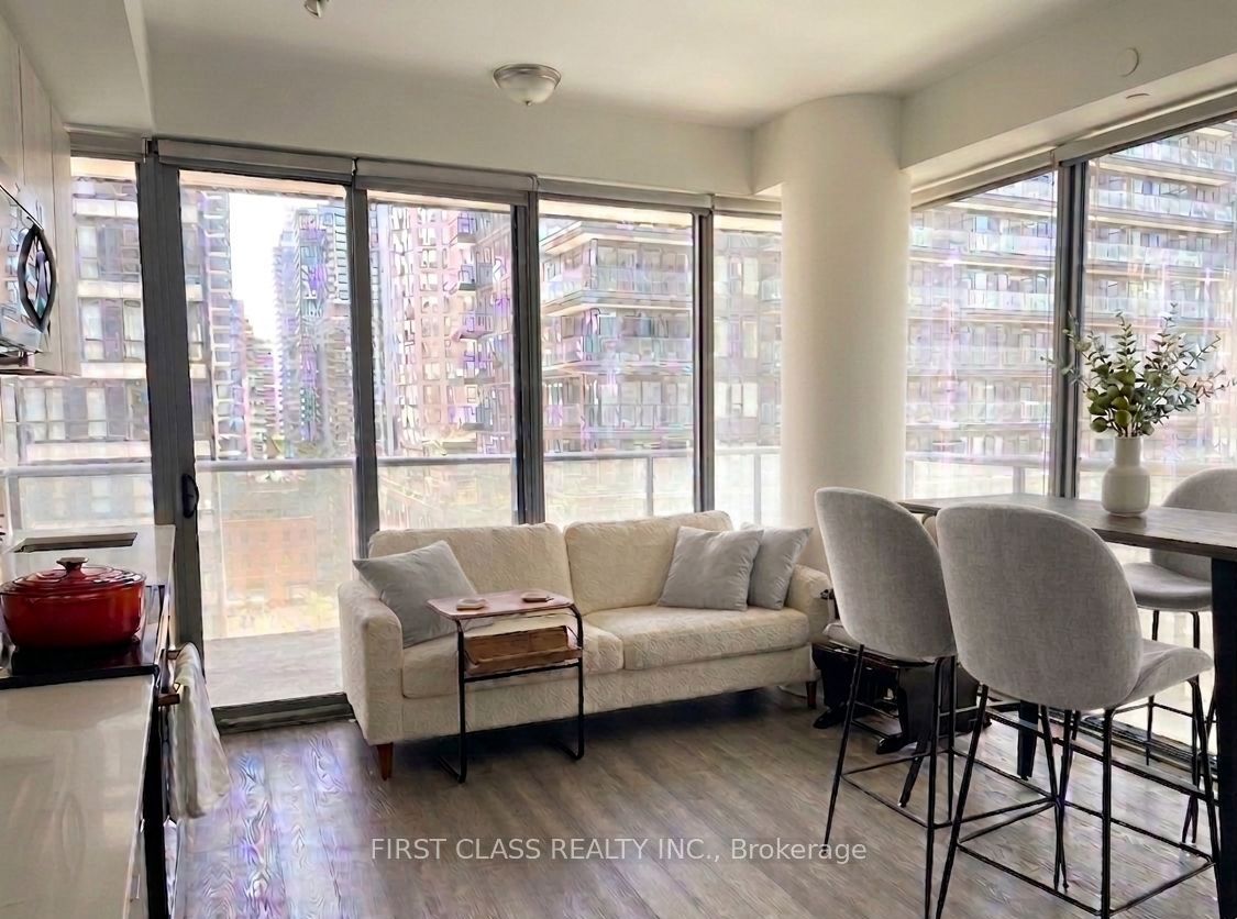 57 St Joseph Street 1008, Toronto, ON M5C 0C5 photo 3