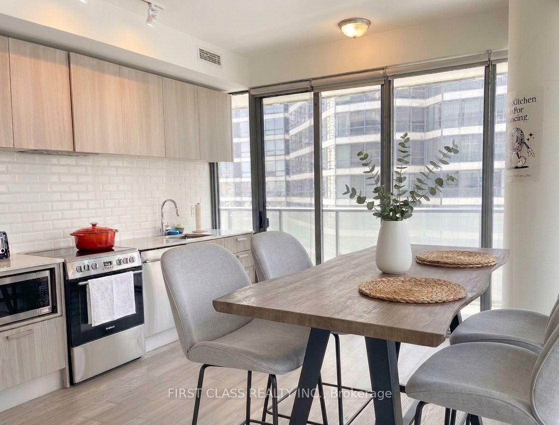 57 St Joseph Street 1008, Toronto, ON M5C 0C5 photo 4