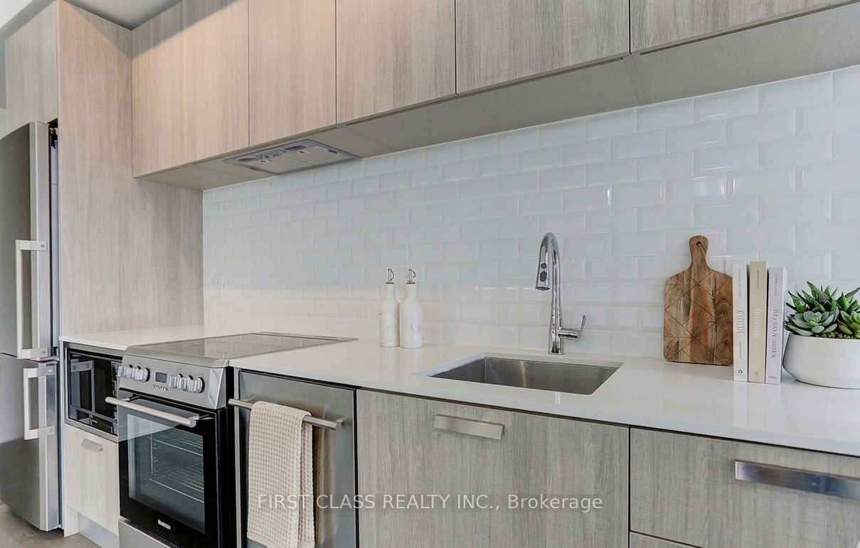 57 St Joseph Street 1008, Toronto, ON M5C 0C5 photo 5