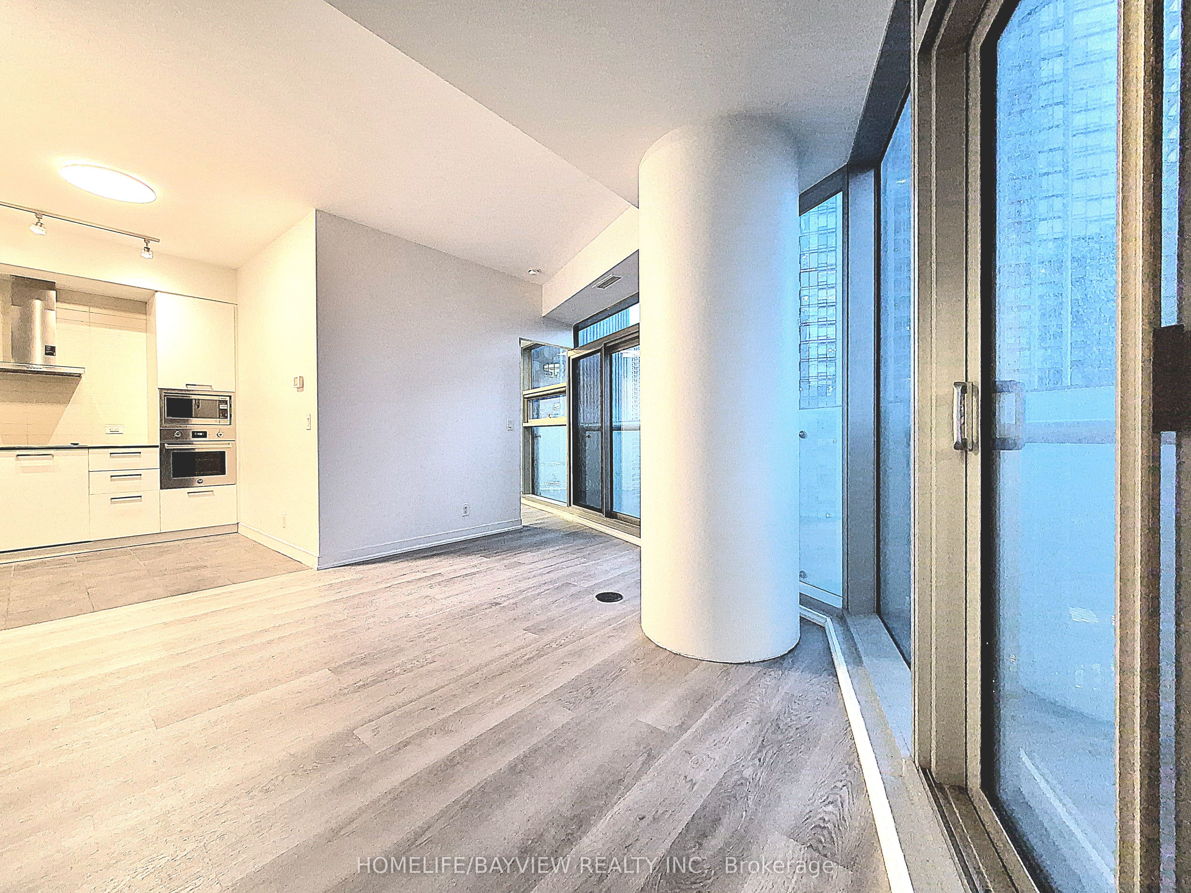 14 York Street 1305, Toronto, ON M5J 2Z2 photo 2