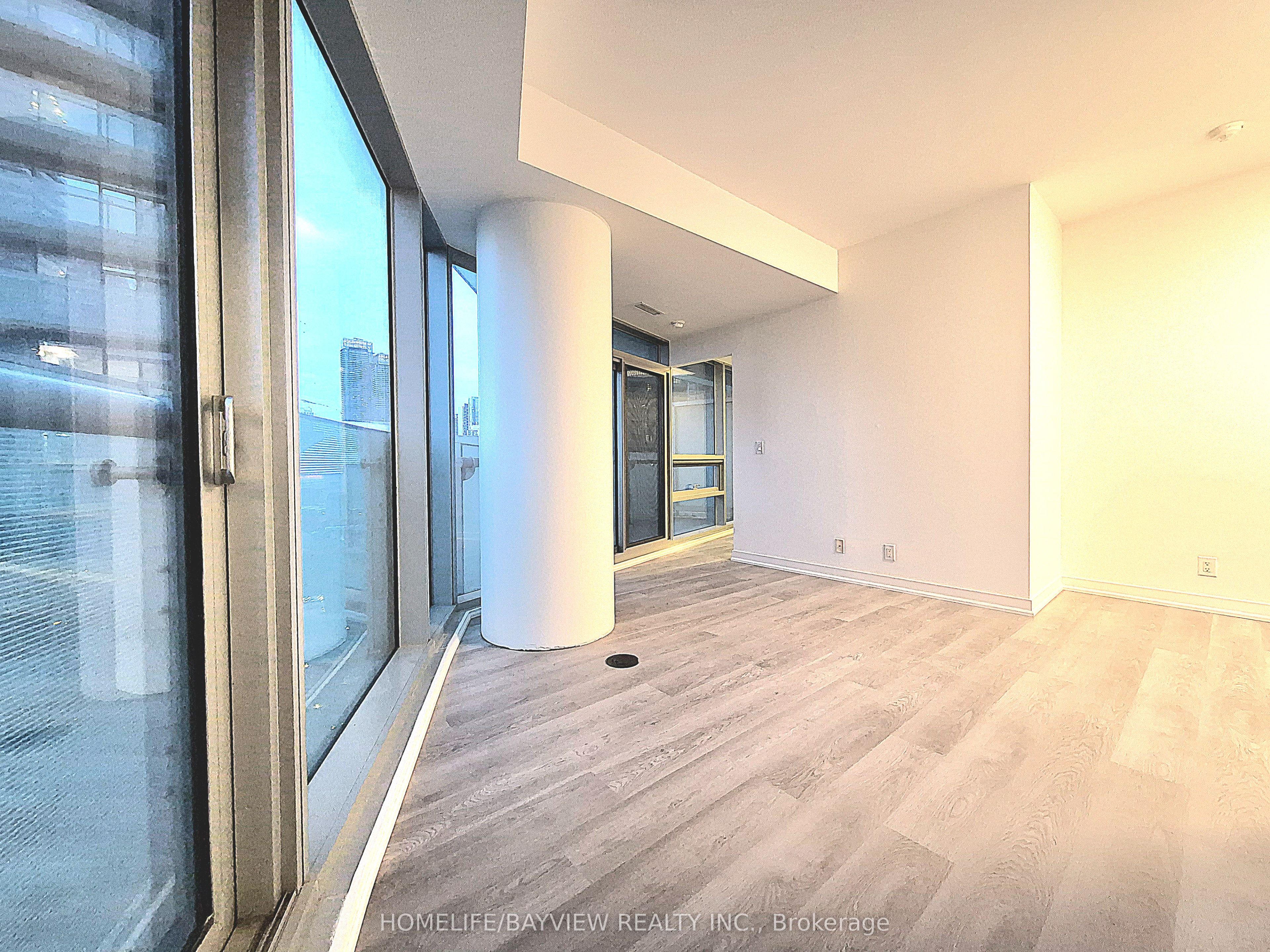 14 York Street 1305, Toronto, ON M5J 2Z2 photo 3