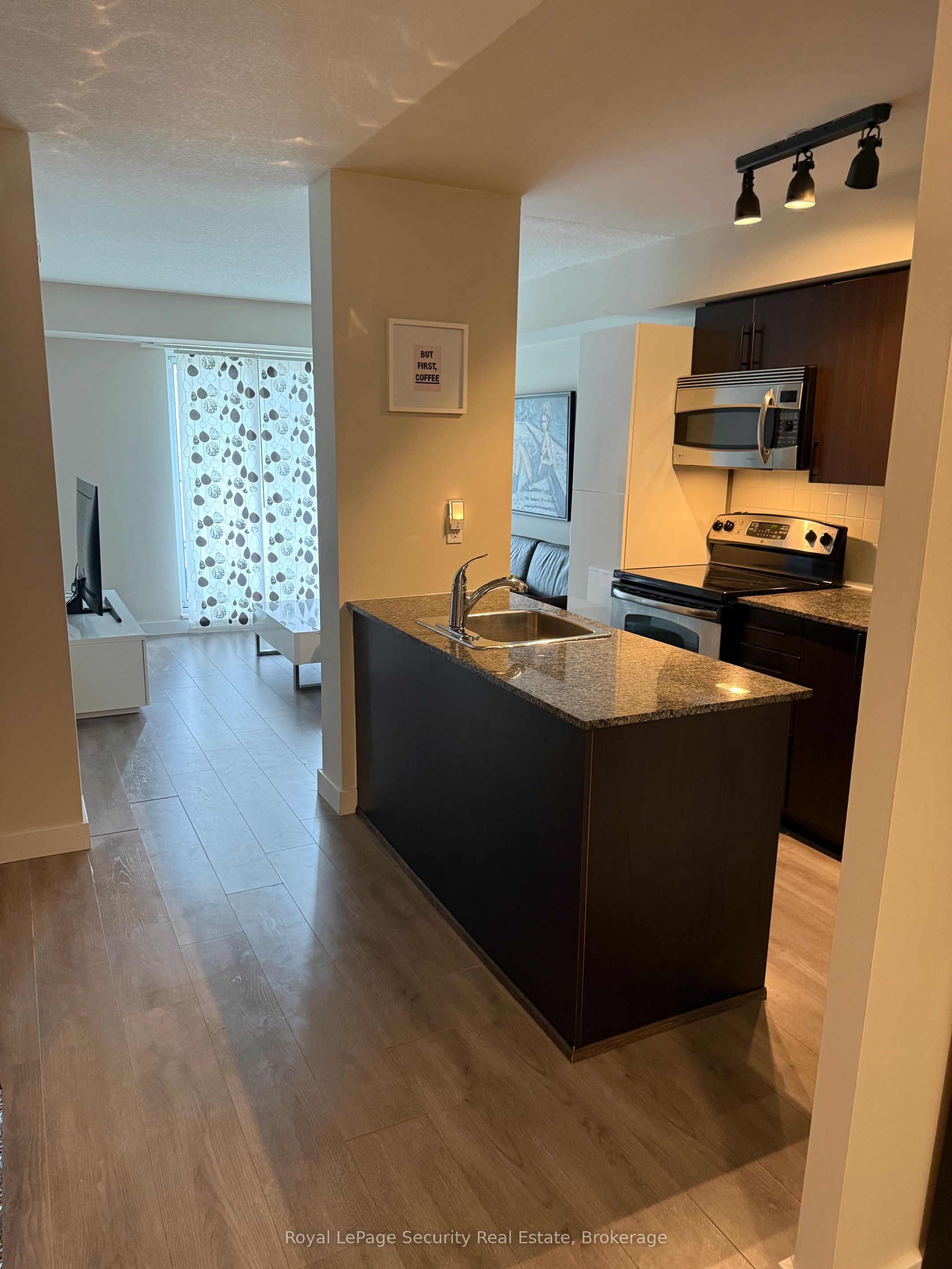 801 Sheppard Avenue 310, Toronto, ON M3H 0A8 photo 2