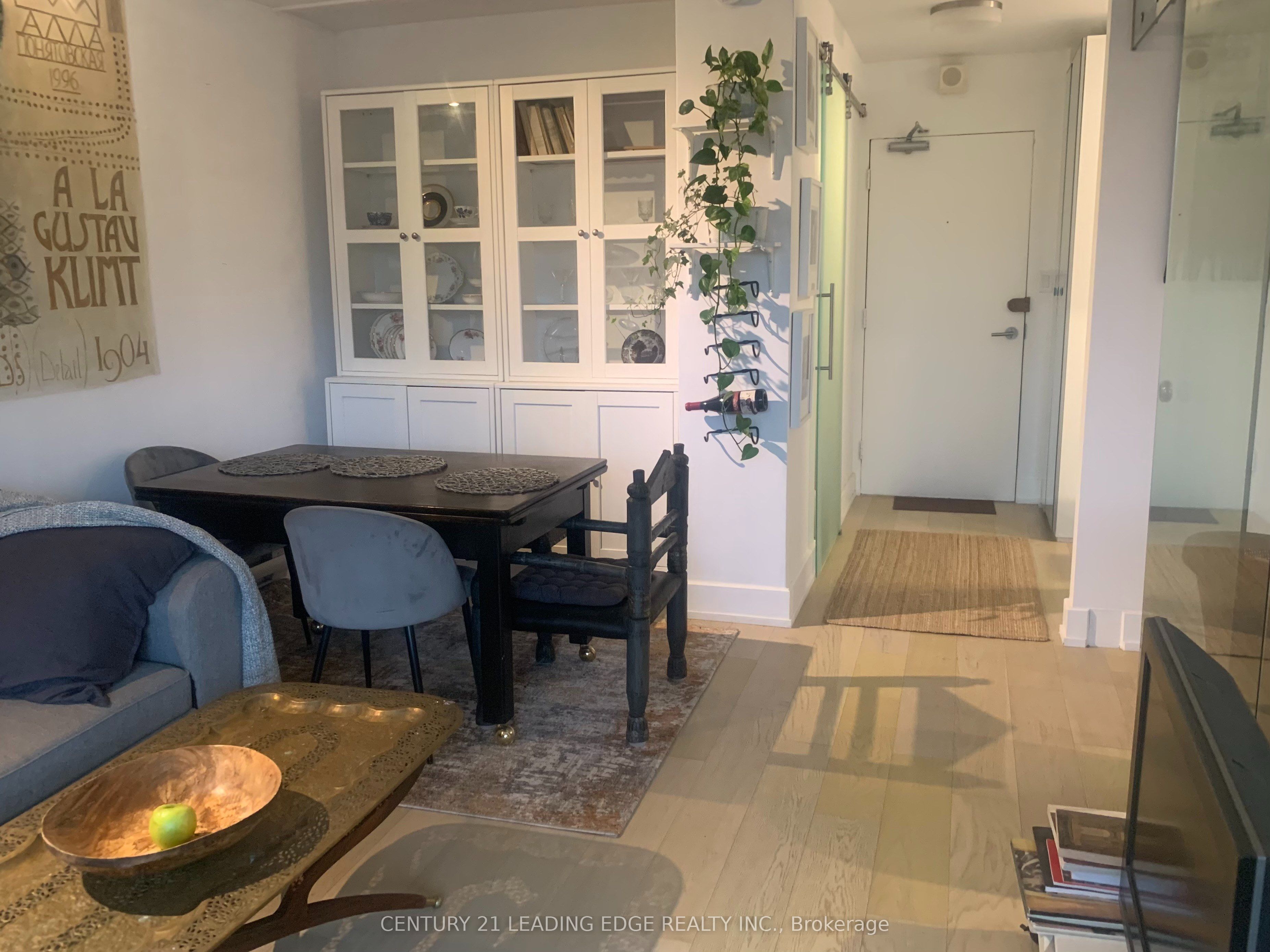 40 Homewood Avenue 208, Toronto, ON M4Y 2K2 photo 3