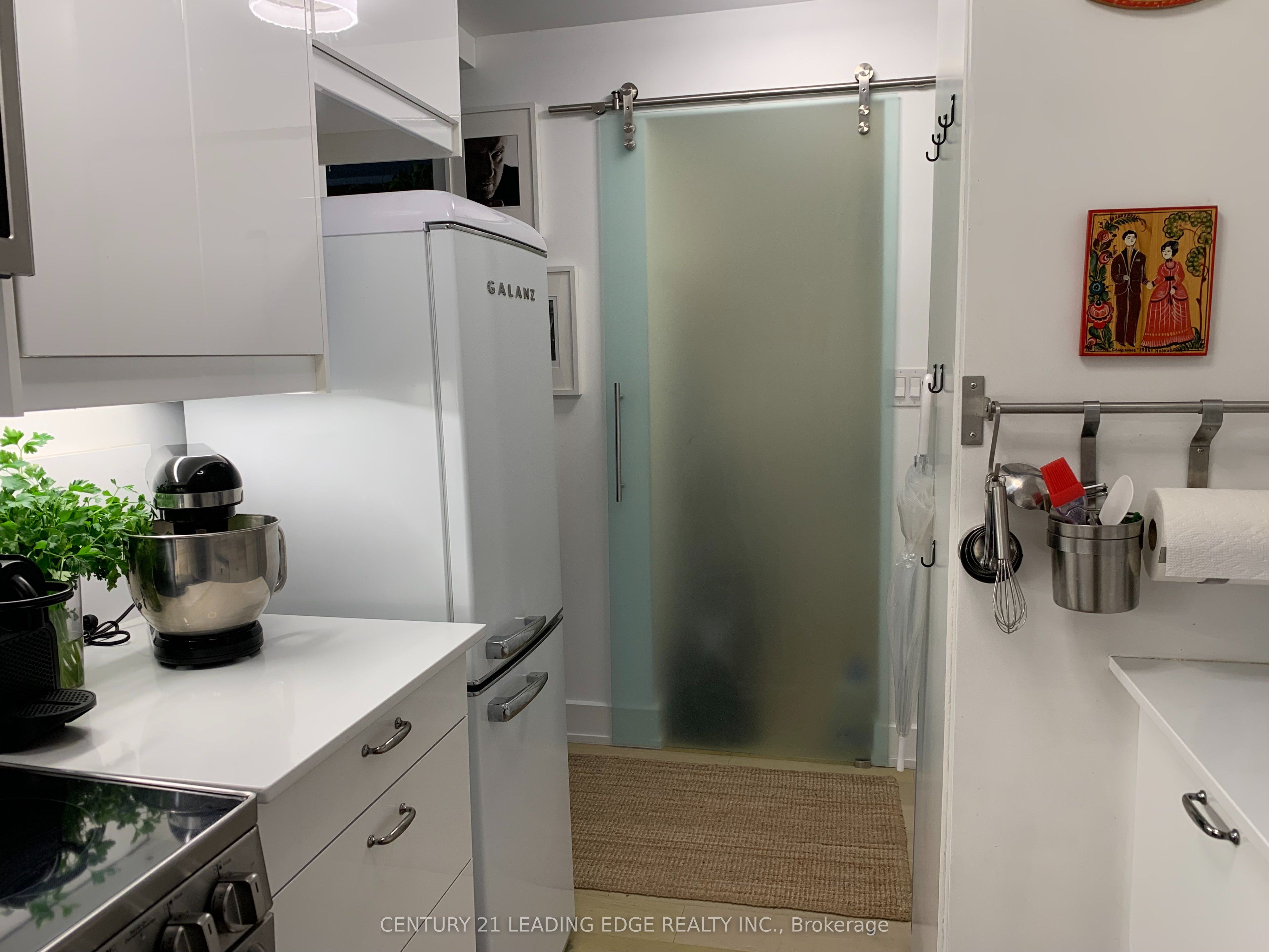 40 Homewood Avenue 208, Toronto, ON M4Y 2K2 photo 4
