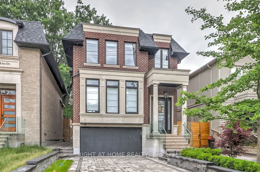 102 Parklea Drive, Toronto, ON M4G 2J8
