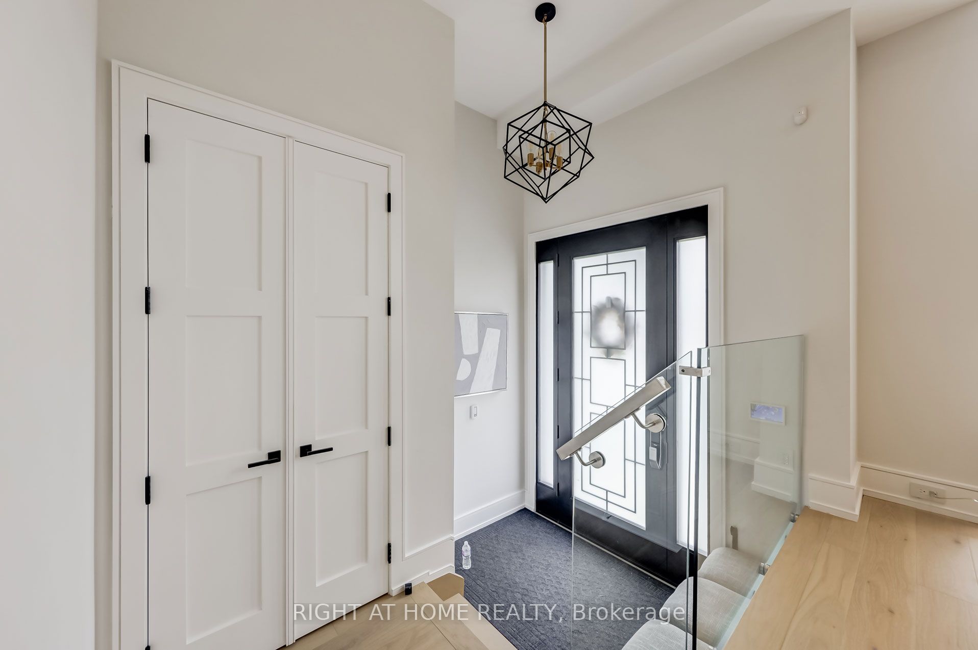102 Parklea Drive, Toronto, ON M4G 2J8 photo 4