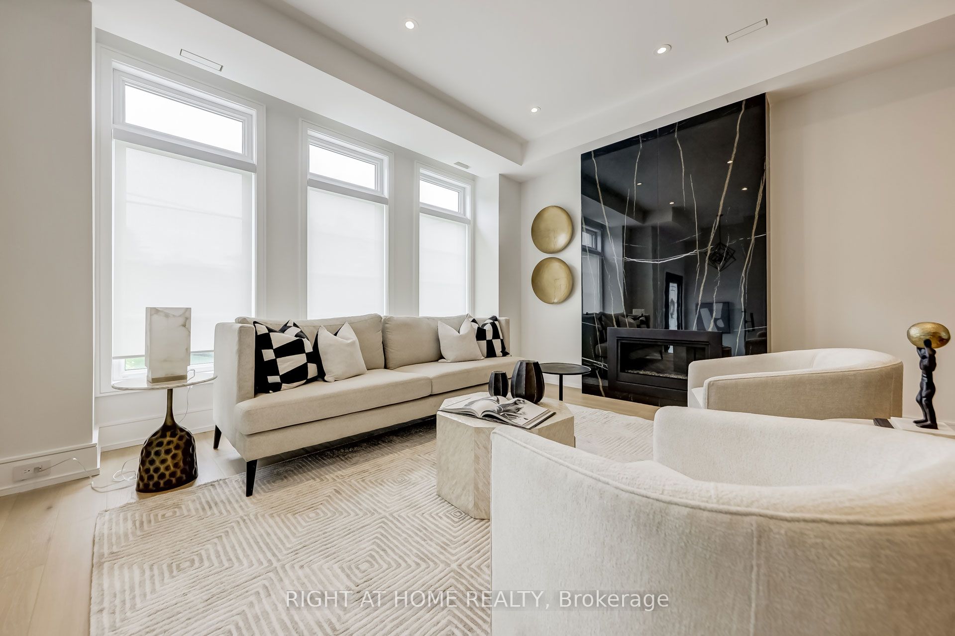 102 Parklea Drive, Toronto, ON M4G 2J8 photo 5