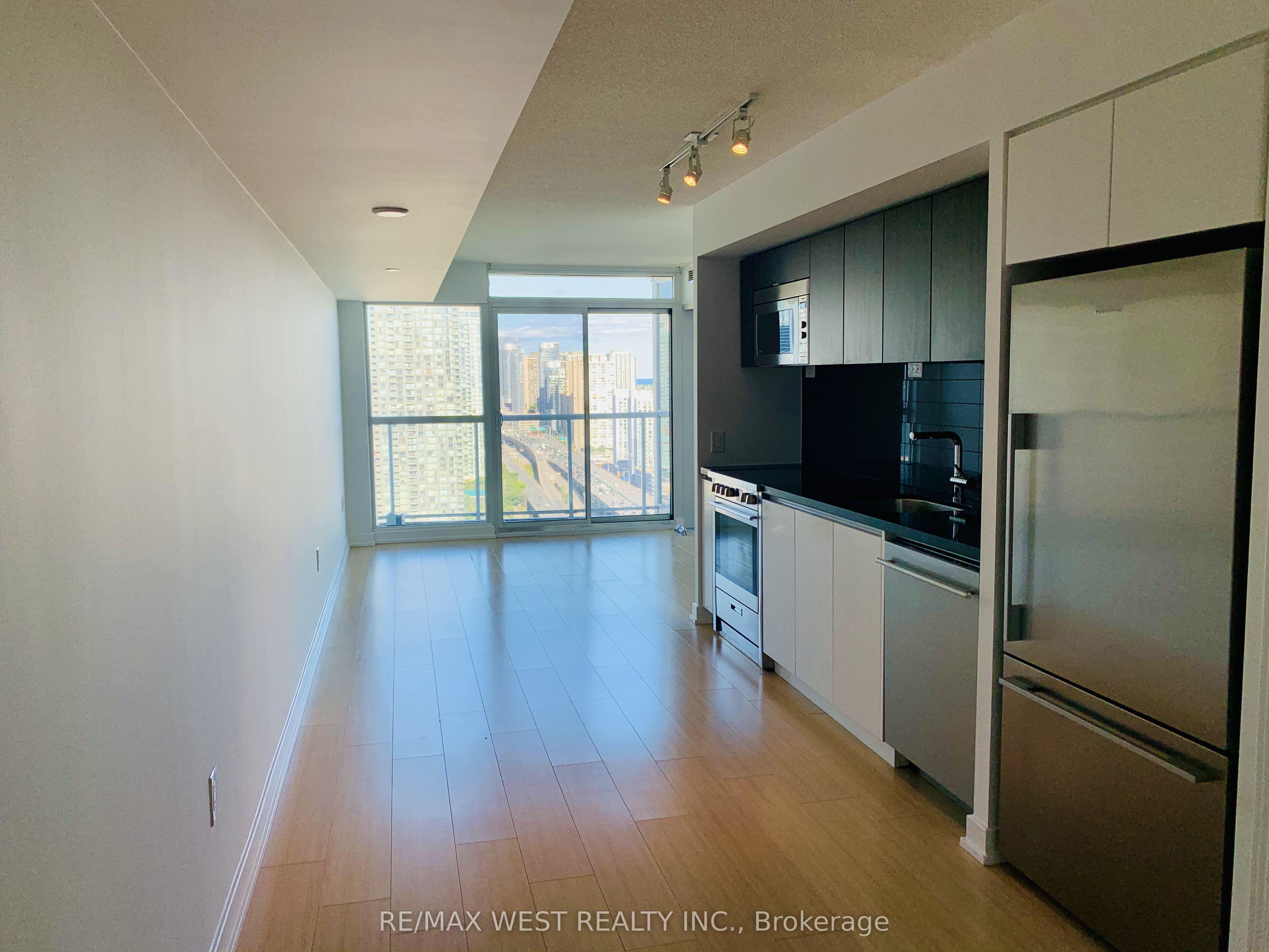75 Queens Wharf Road 2902, Toronto, ON M5V 0J8 photo 2