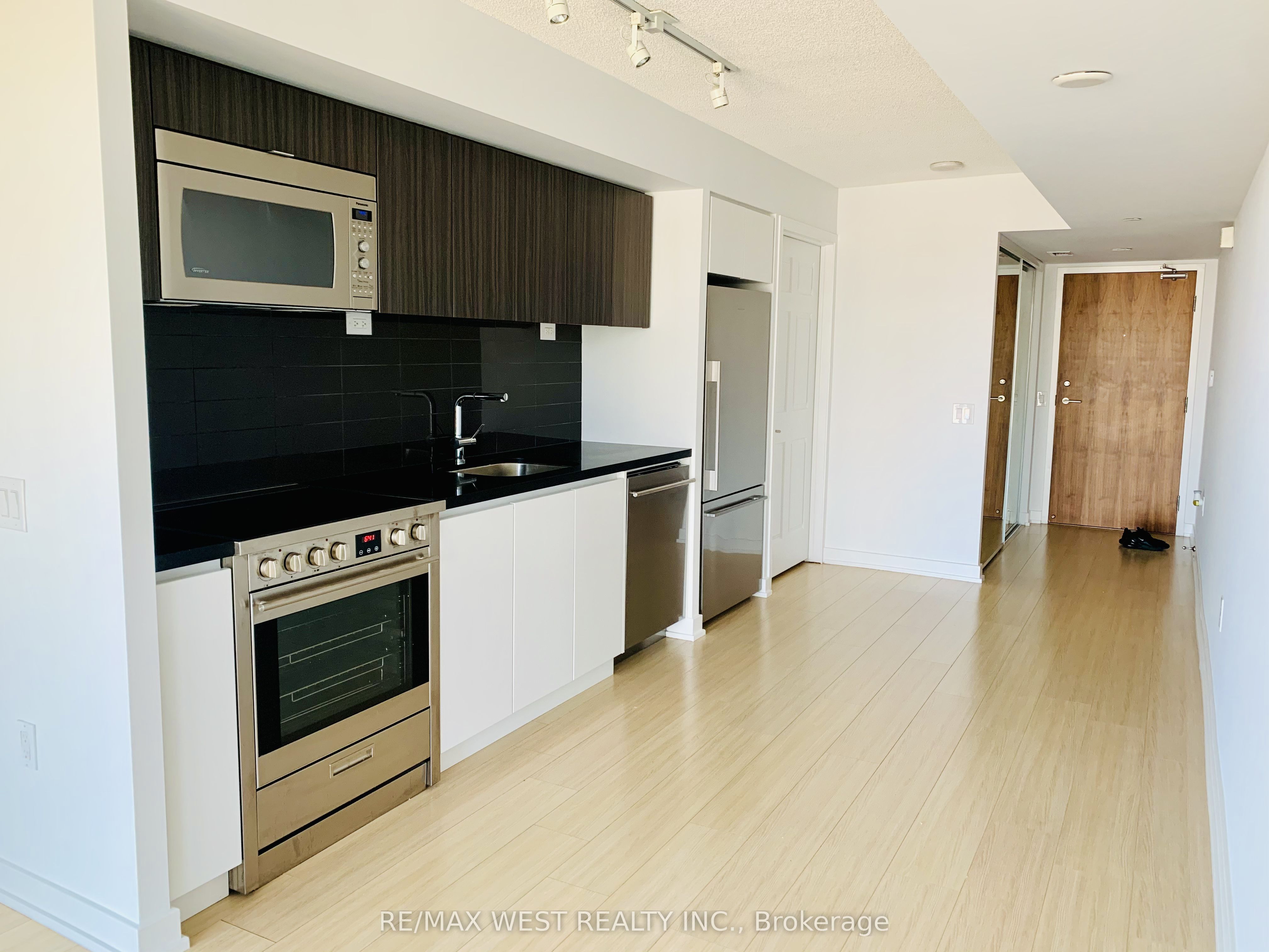 75 Queens Wharf Road 2902, Toronto, ON M5V 0J8 photo 3