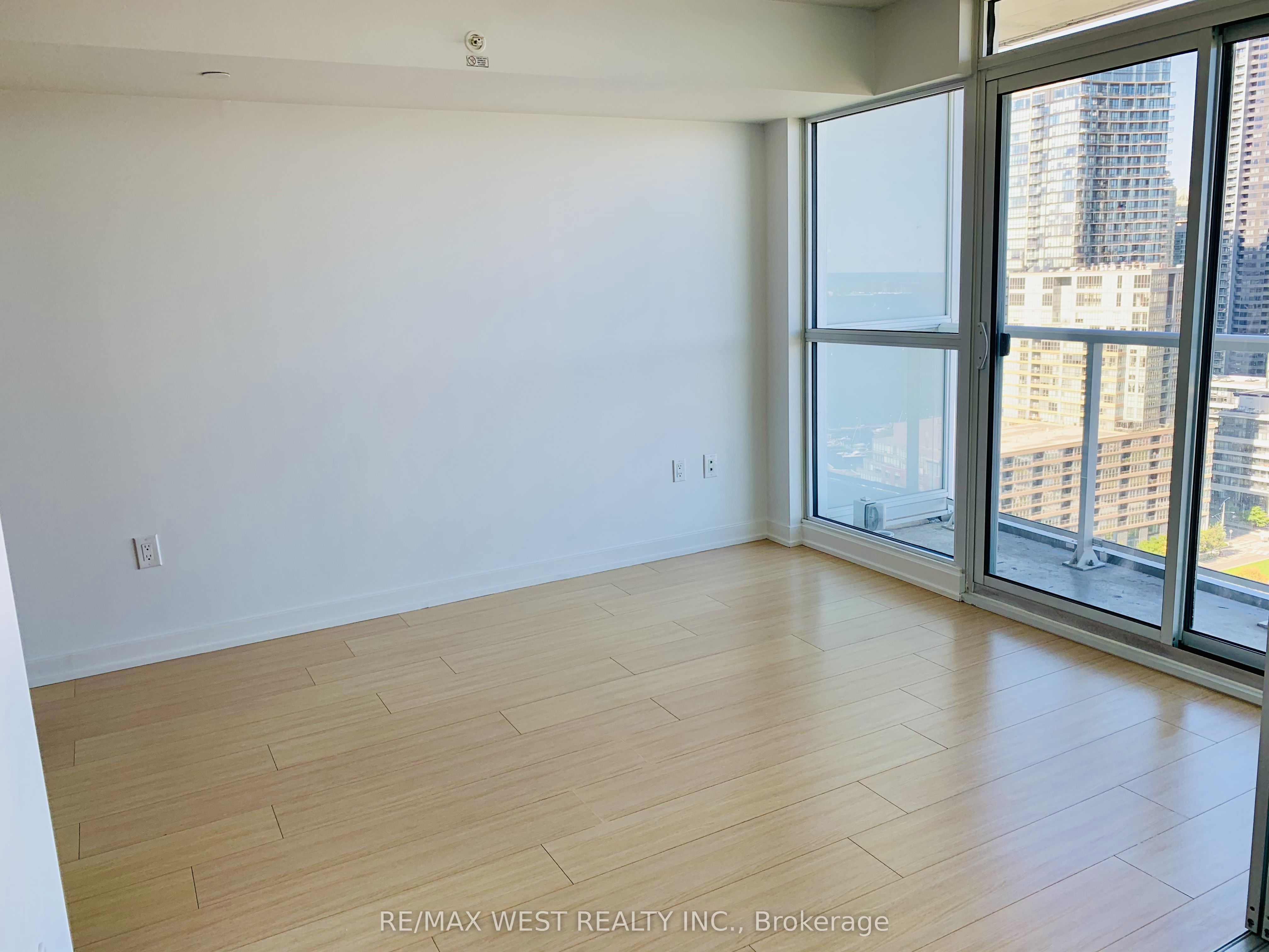 75 Queens Wharf Road 2902, Toronto, ON M5V 0J8 photo 5
