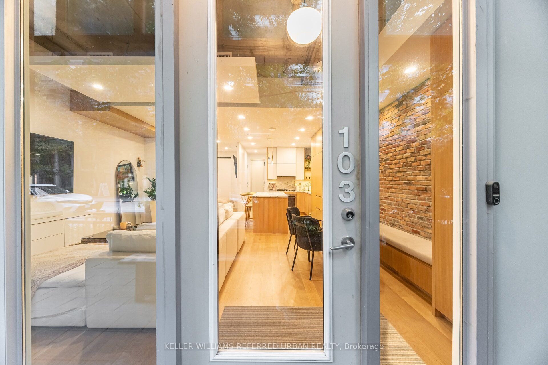 20 Stewart Street 103, Toronto, ON M5V 1H6