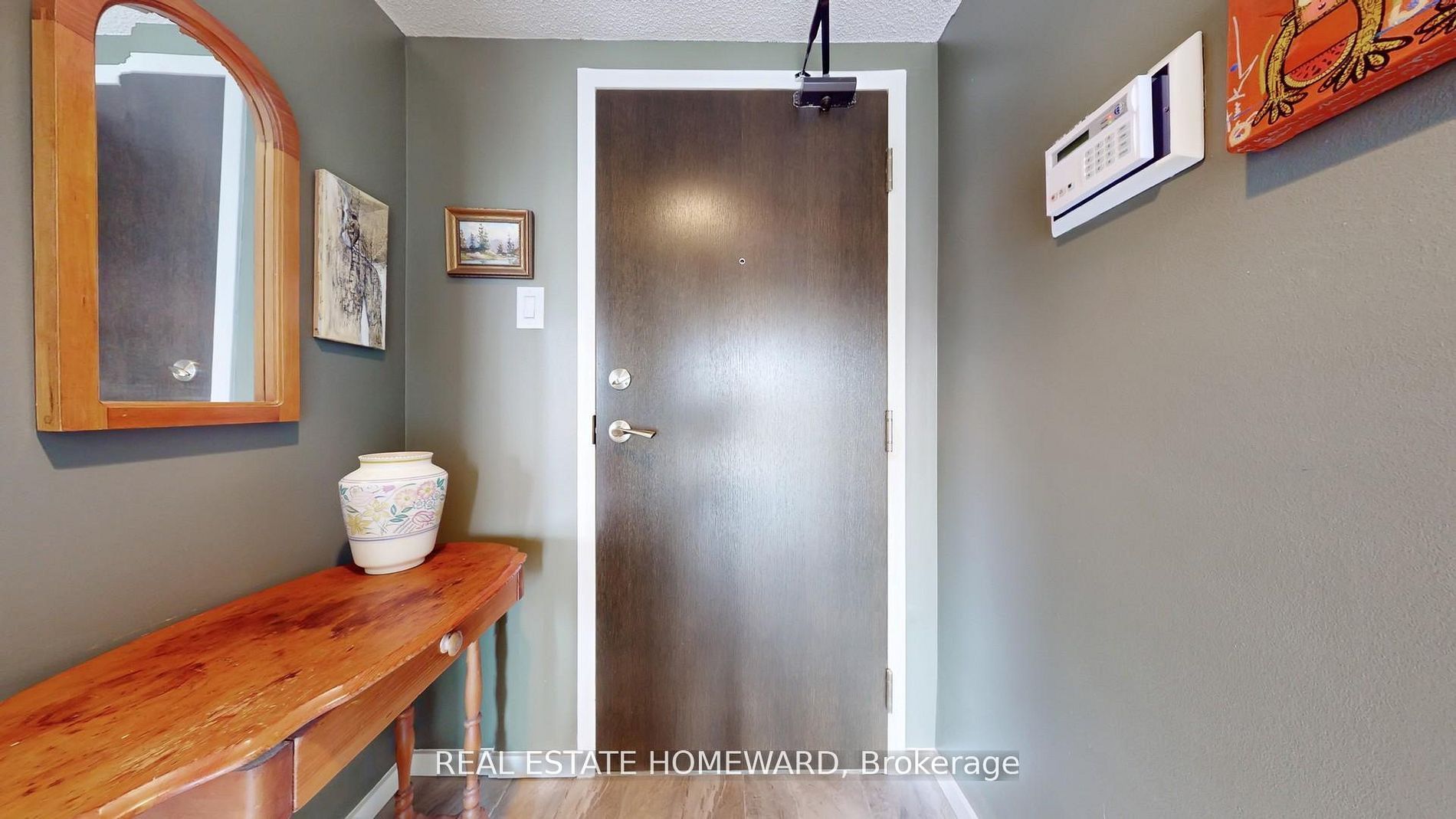 15 Maitland Place 1609, Toronto, ON M4Y 2X3 photo 5