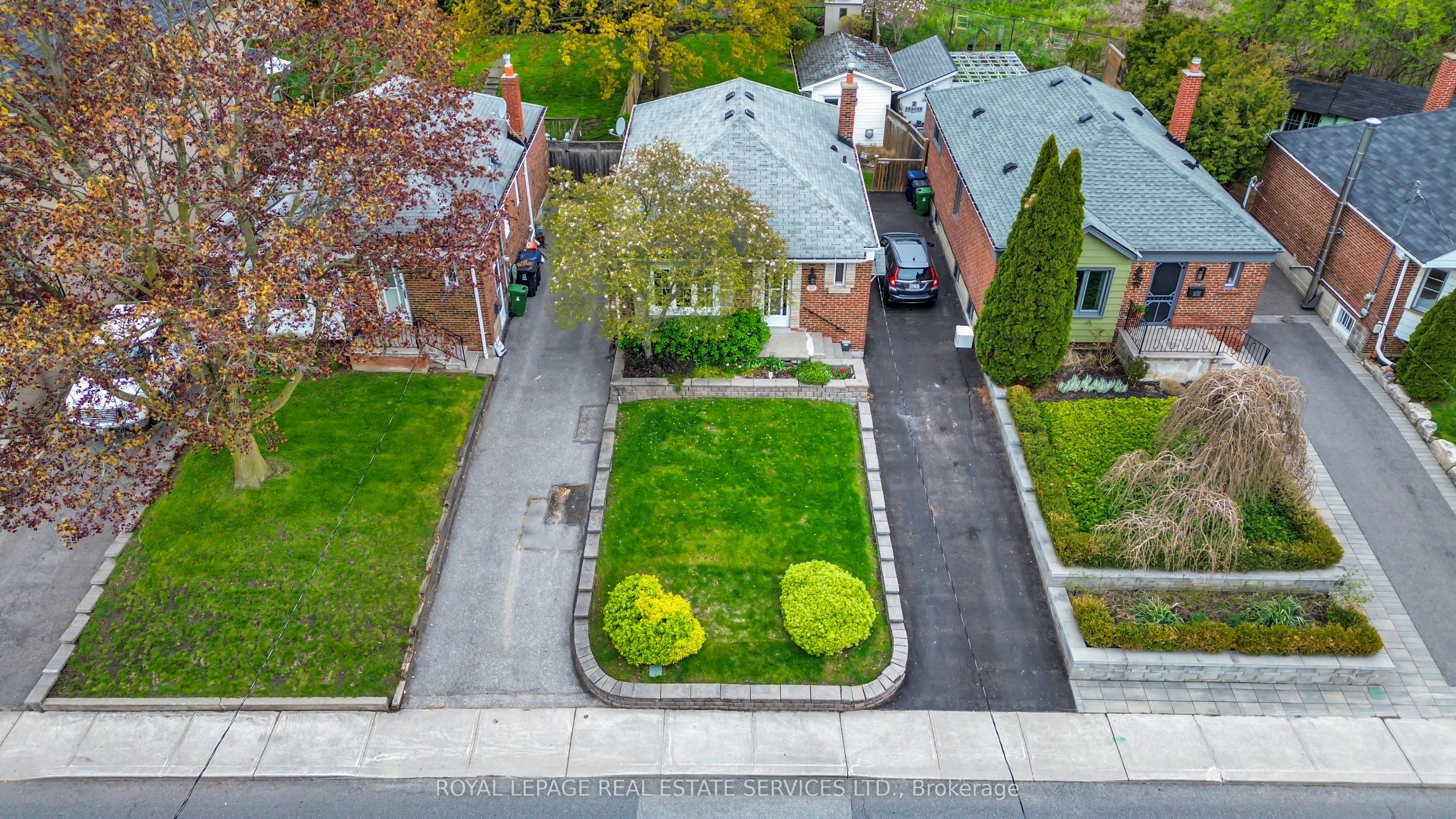 64 Nesbitt Drive, Toronto, ON M4W 2G3 photo 2
